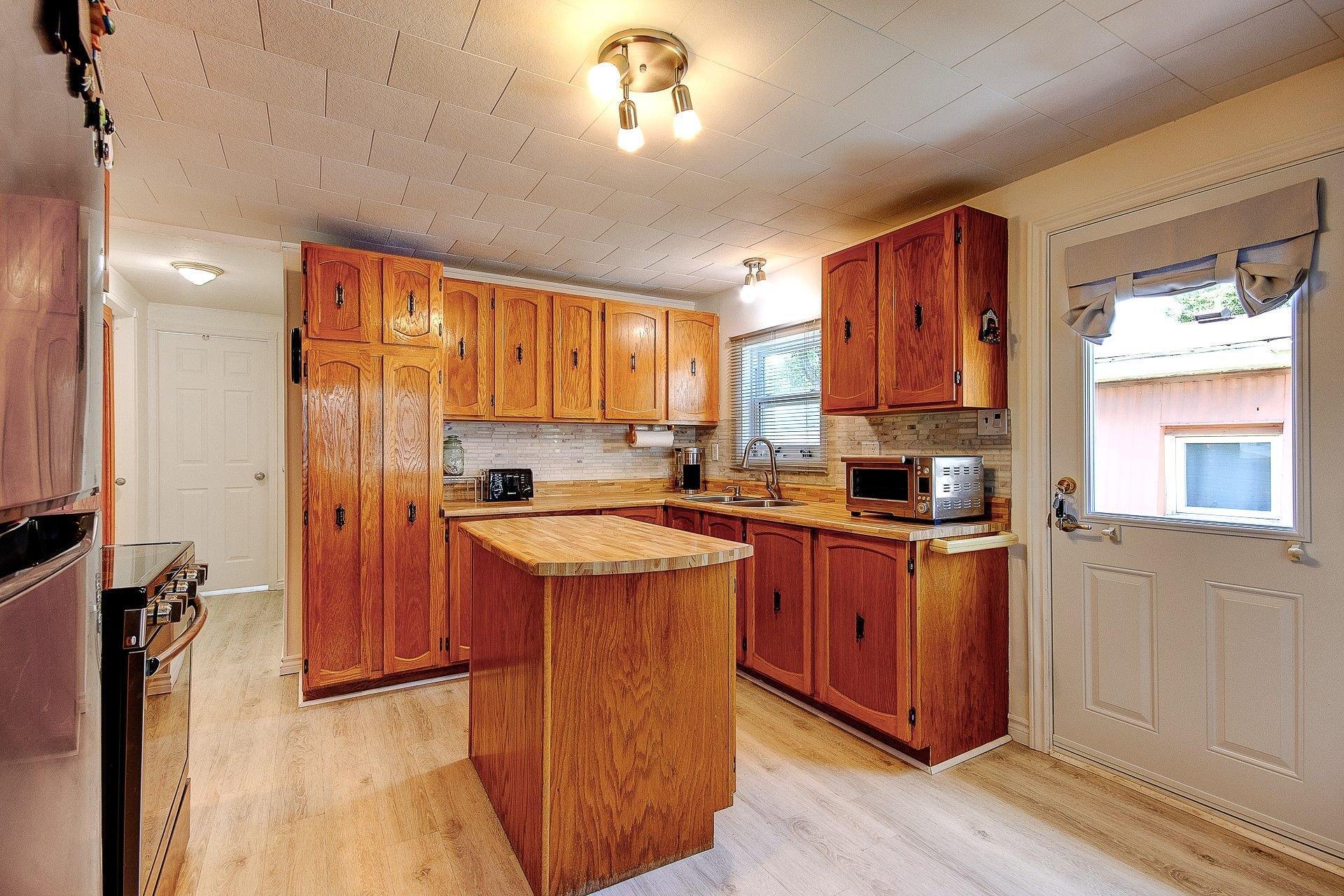 









3950


Boul. Sir-Wilfrid-Laurier

, 6,
Longueuil (Saint-Hubert),




QC
J3Y5Y9

