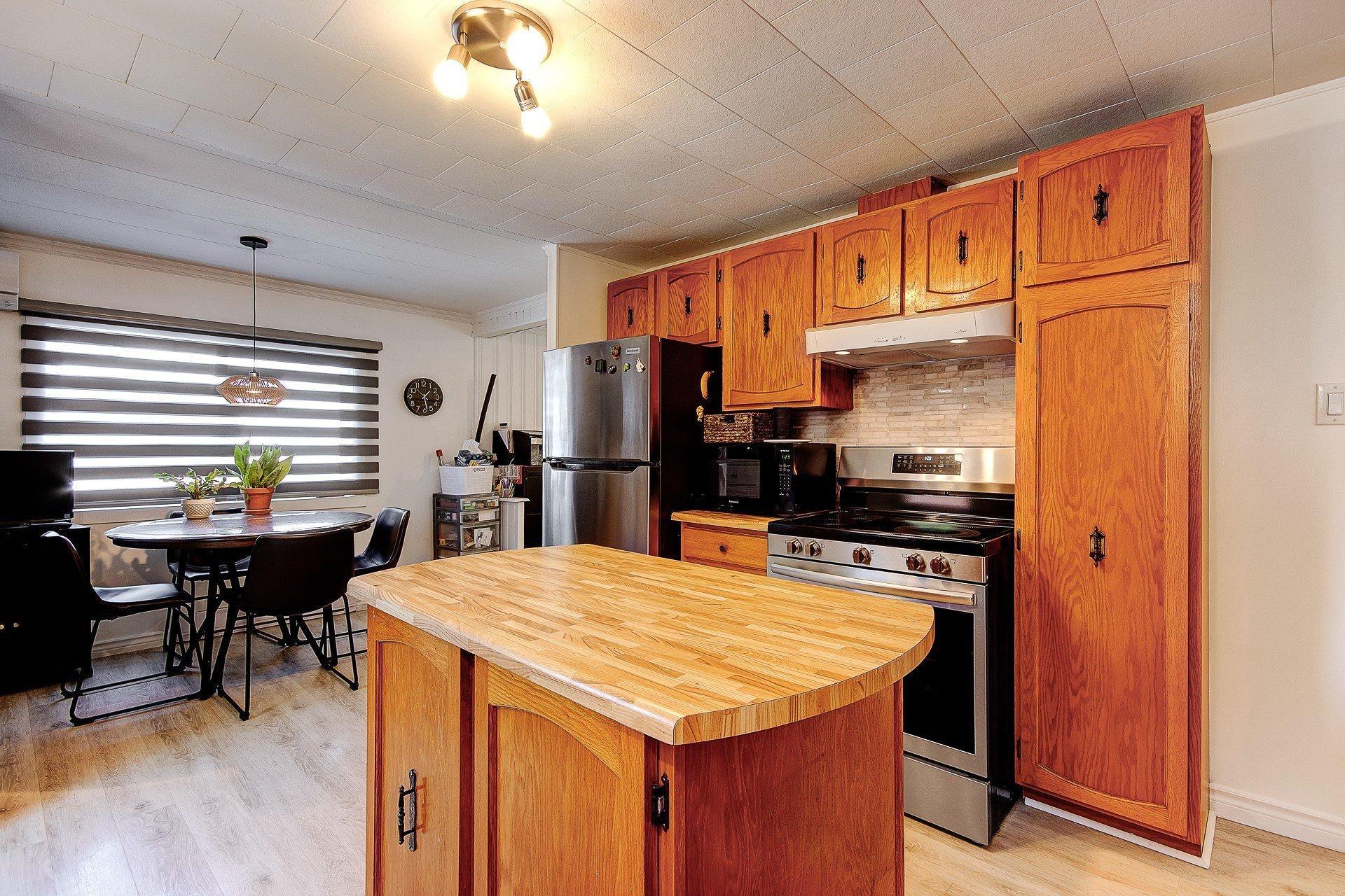 









3950


Boul. Sir-Wilfrid-Laurier

, 6,
Longueuil (Saint-Hubert),




QC
J3Y5Y9

