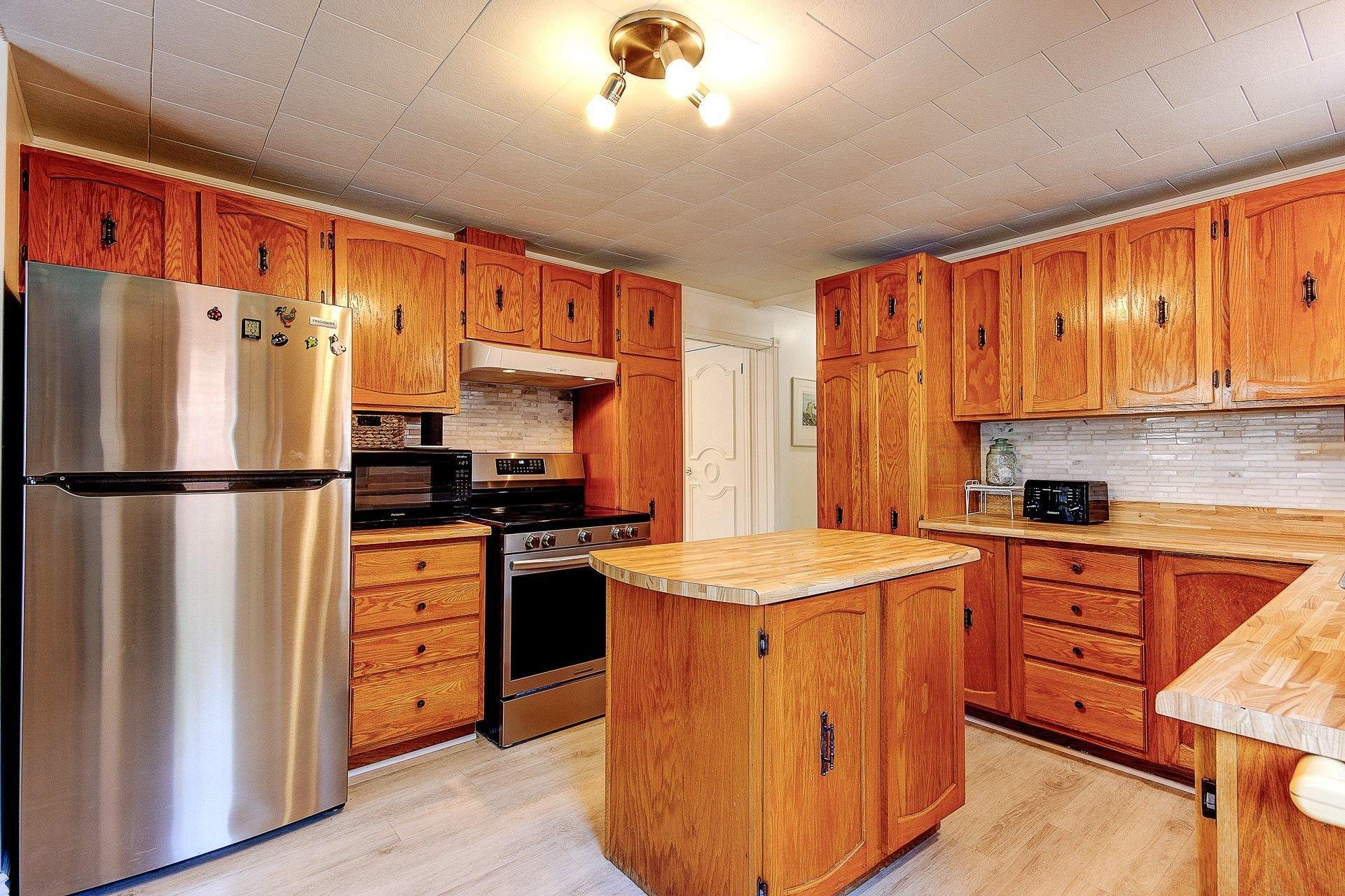 









3950


Boul. Sir-Wilfrid-Laurier

, 6,
Longueuil (Saint-Hubert),




QC
J3Y5Y9

