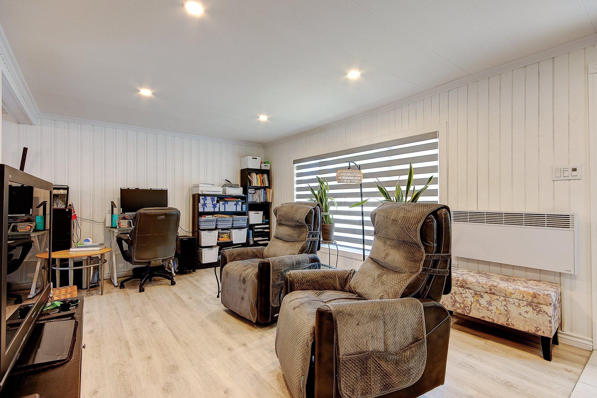 









3950


Boul. Sir-Wilfrid-Laurier

, 6,
Longueuil (Saint-Hubert),




QC
J3Y5Y9

