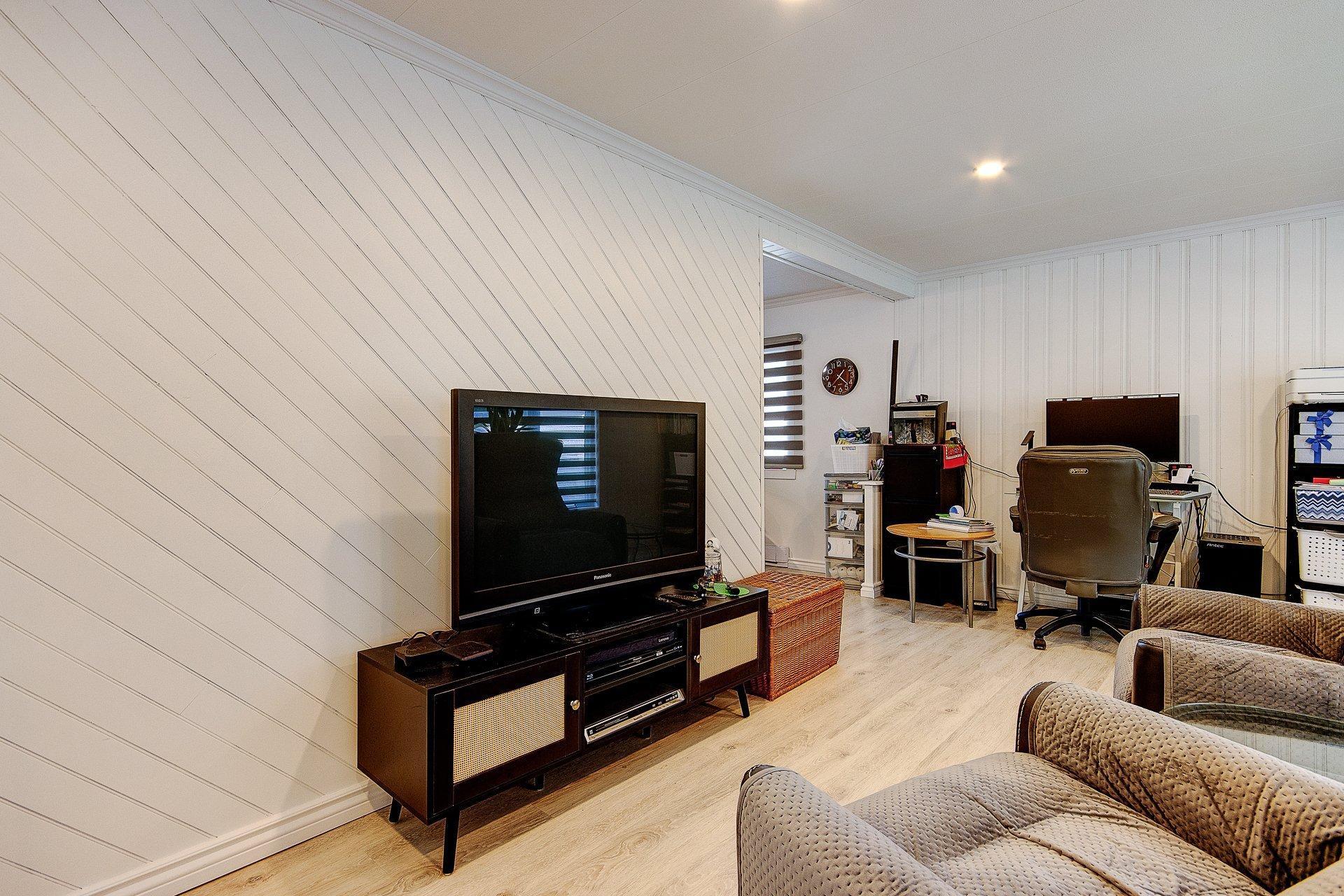 









3950


Boul. Sir-Wilfrid-Laurier

, 6,
Longueuil (Saint-Hubert),




QC
J3Y5Y9

