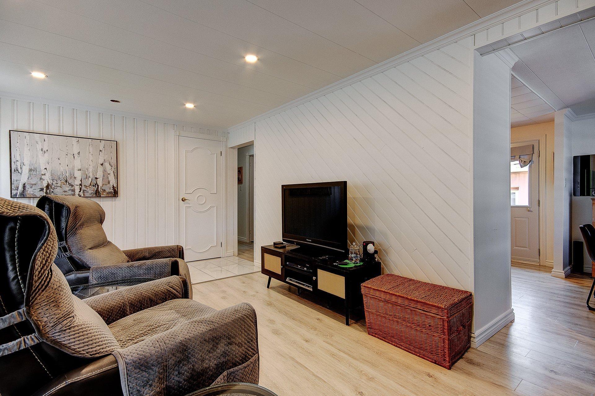 









3950


Boul. Sir-Wilfrid-Laurier

, 6,
Longueuil (Saint-Hubert),




QC
J3Y5Y9

