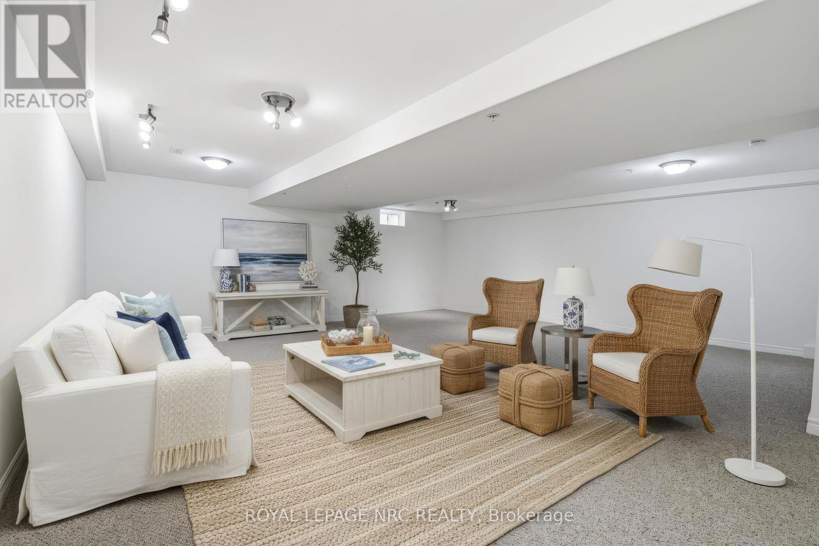 












18 BLUEGRASS CRESCENT

,
St. Catharines (Oakdale),




Ontario
L2P0A7

