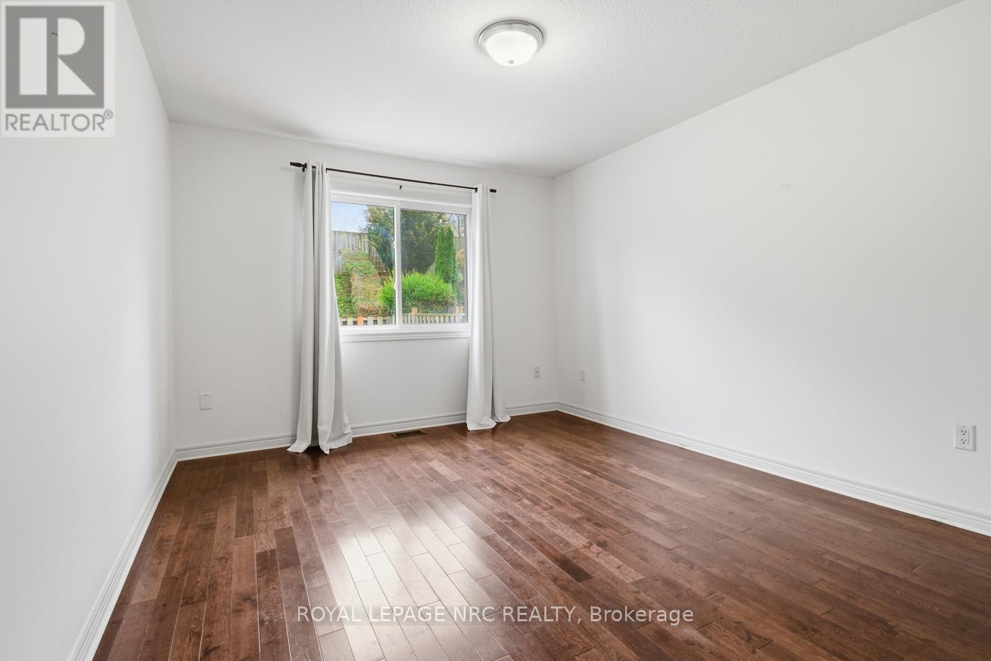 












18 BLUEGRASS CRESCENT

,
St. Catharines (Oakdale),




Ontario
L2P0A7

