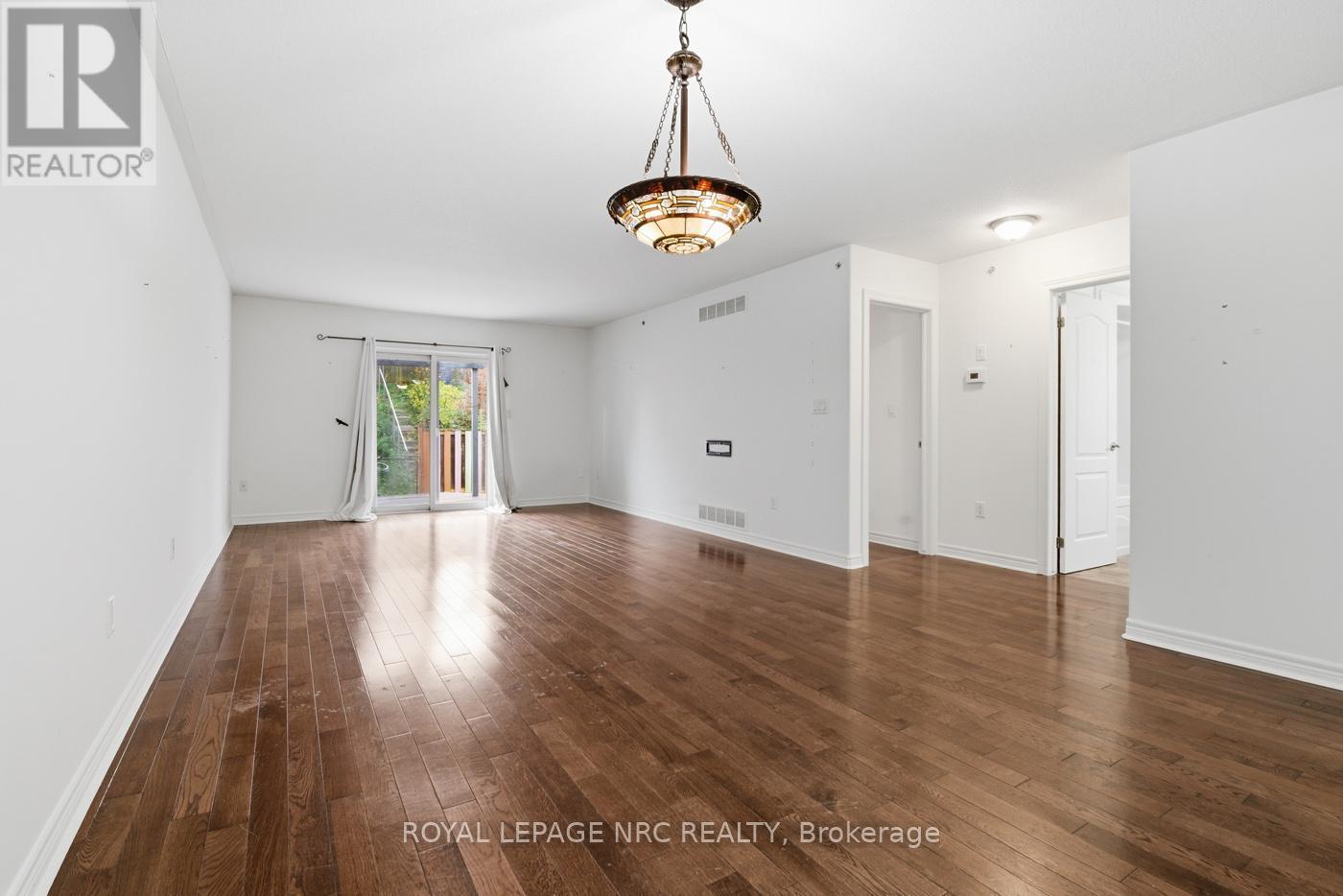 












18 BLUEGRASS CRESCENT

,
St. Catharines (Oakdale),




Ontario
L2P0A7

