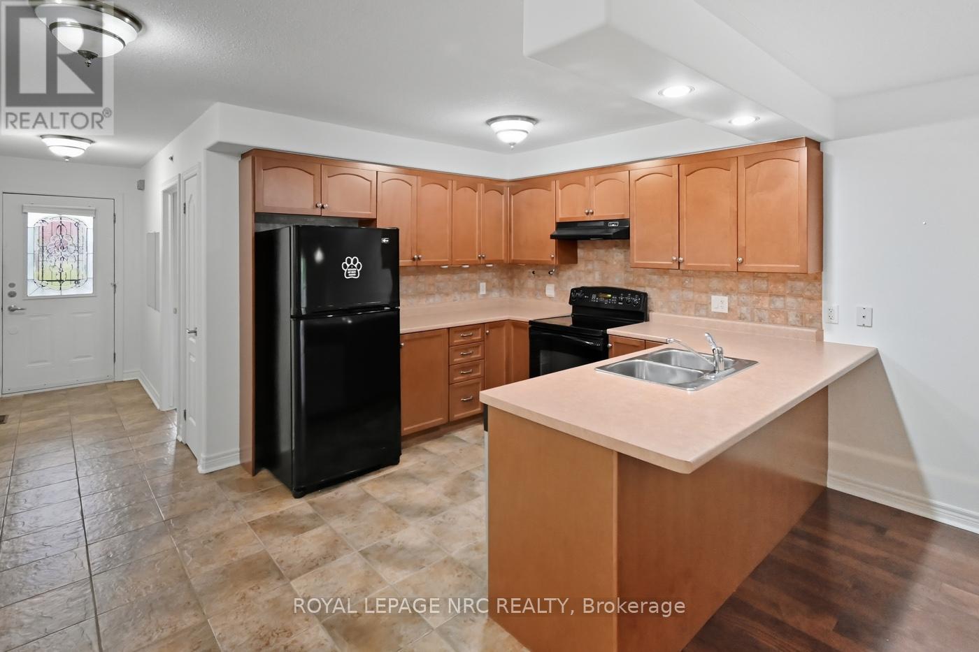 












18 BLUEGRASS CRESCENT

,
St. Catharines (Oakdale),




Ontario
L2P0A7

