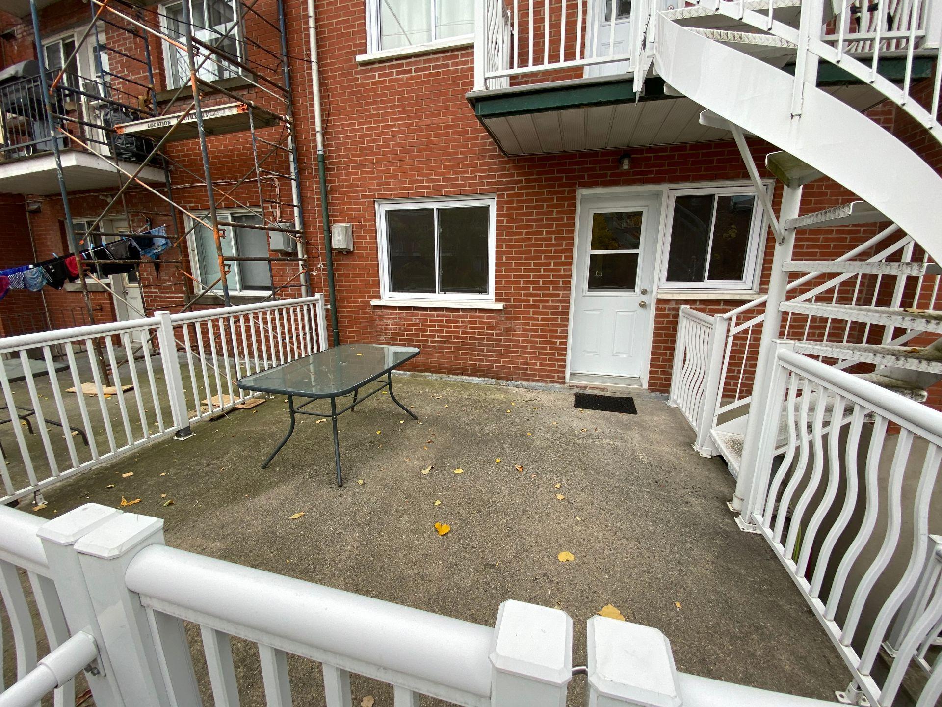 









7455


Rue Cartier

, 3,
Montréal (Villeray/Saint-Michel/Parc-Extension),




QC
H2E2J4

