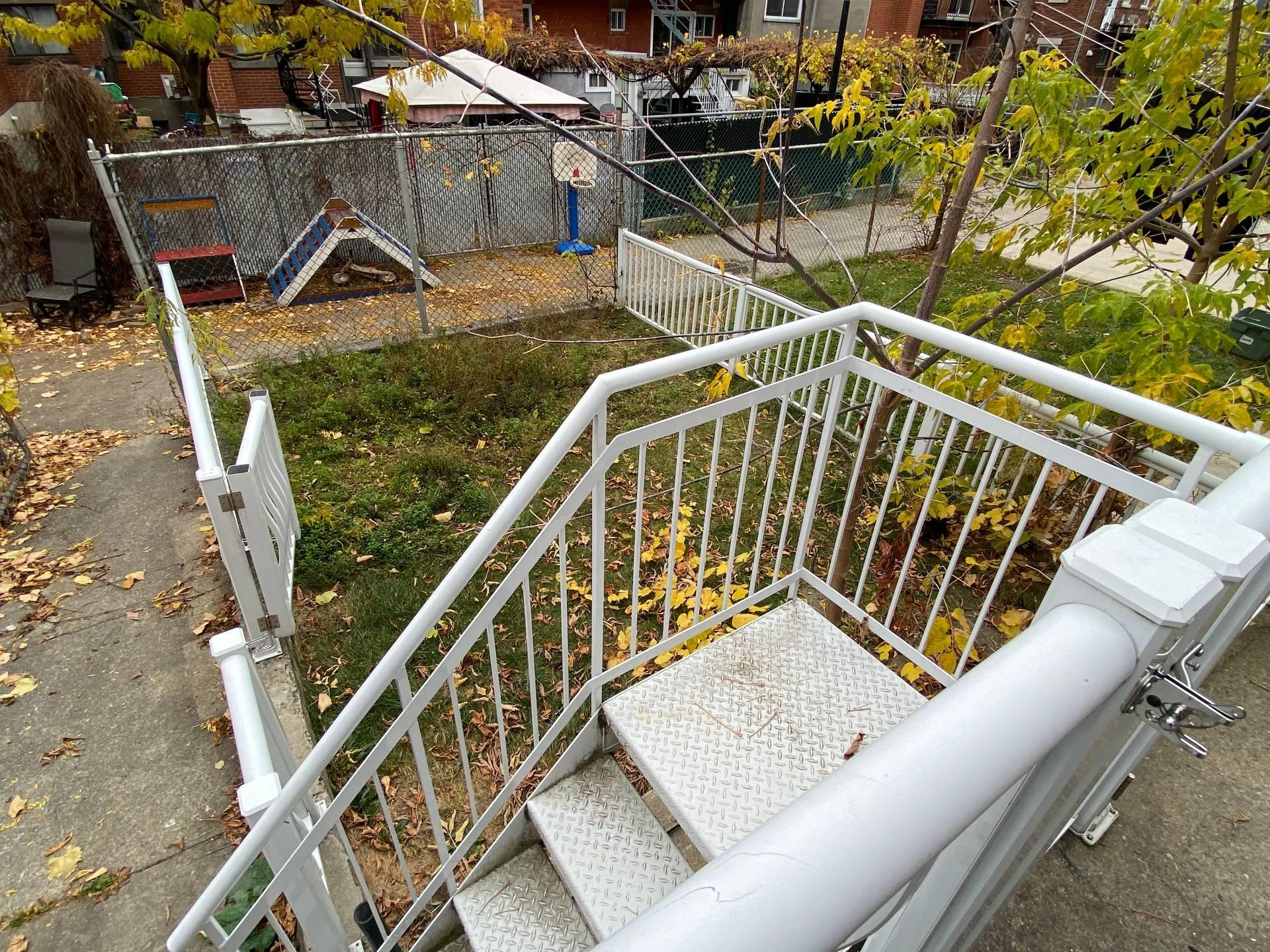 









7455


Rue Cartier

, 3,
Montréal (Villeray/Saint-Michel/Parc-Extension),




QC
H2E2J4

