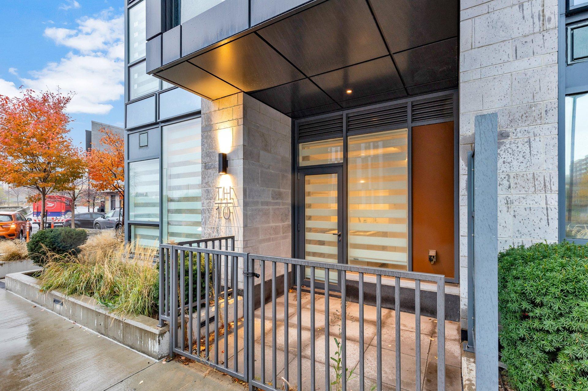 









1288


Rue St-Antoine O.

, TH10,
Montréal (Ville-Marie),




QC
H3C0X6

