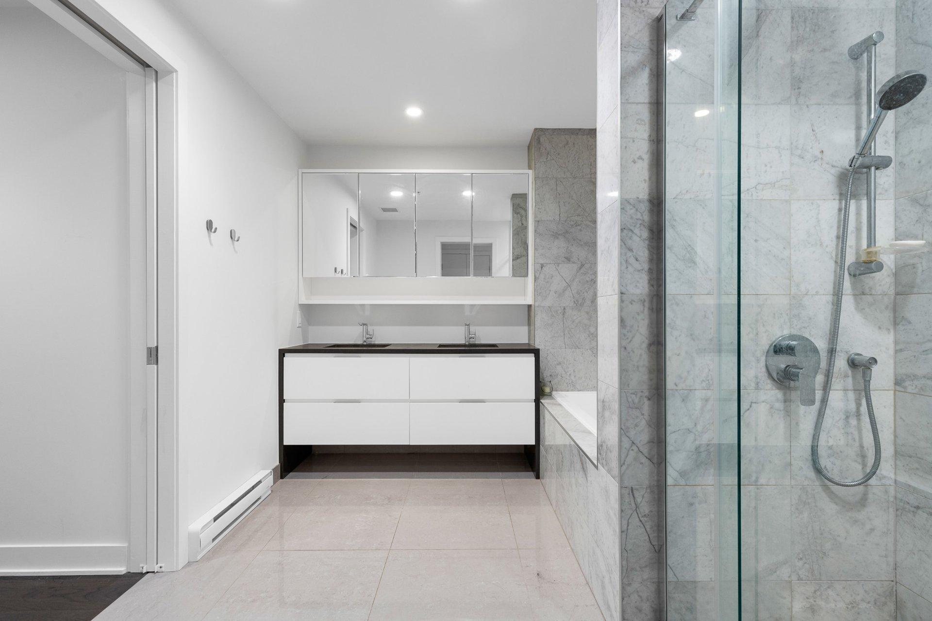 









1288


Rue St-Antoine O.

, TH10,
Montréal (Ville-Marie),




QC
H3C0X6

