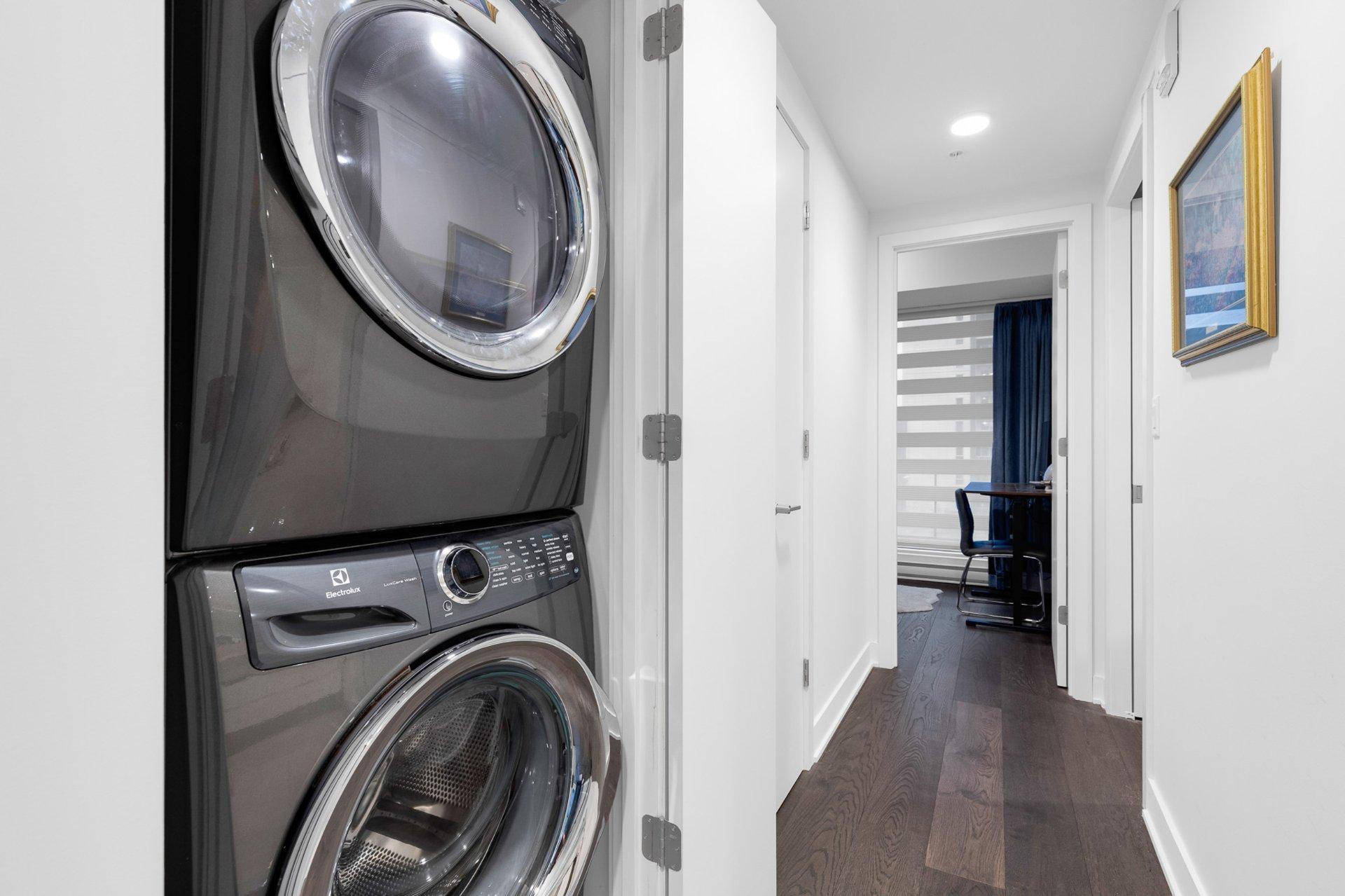 









1288


Rue St-Antoine O.

, TH10,
Montréal (Ville-Marie),




QC
H3C0X6

