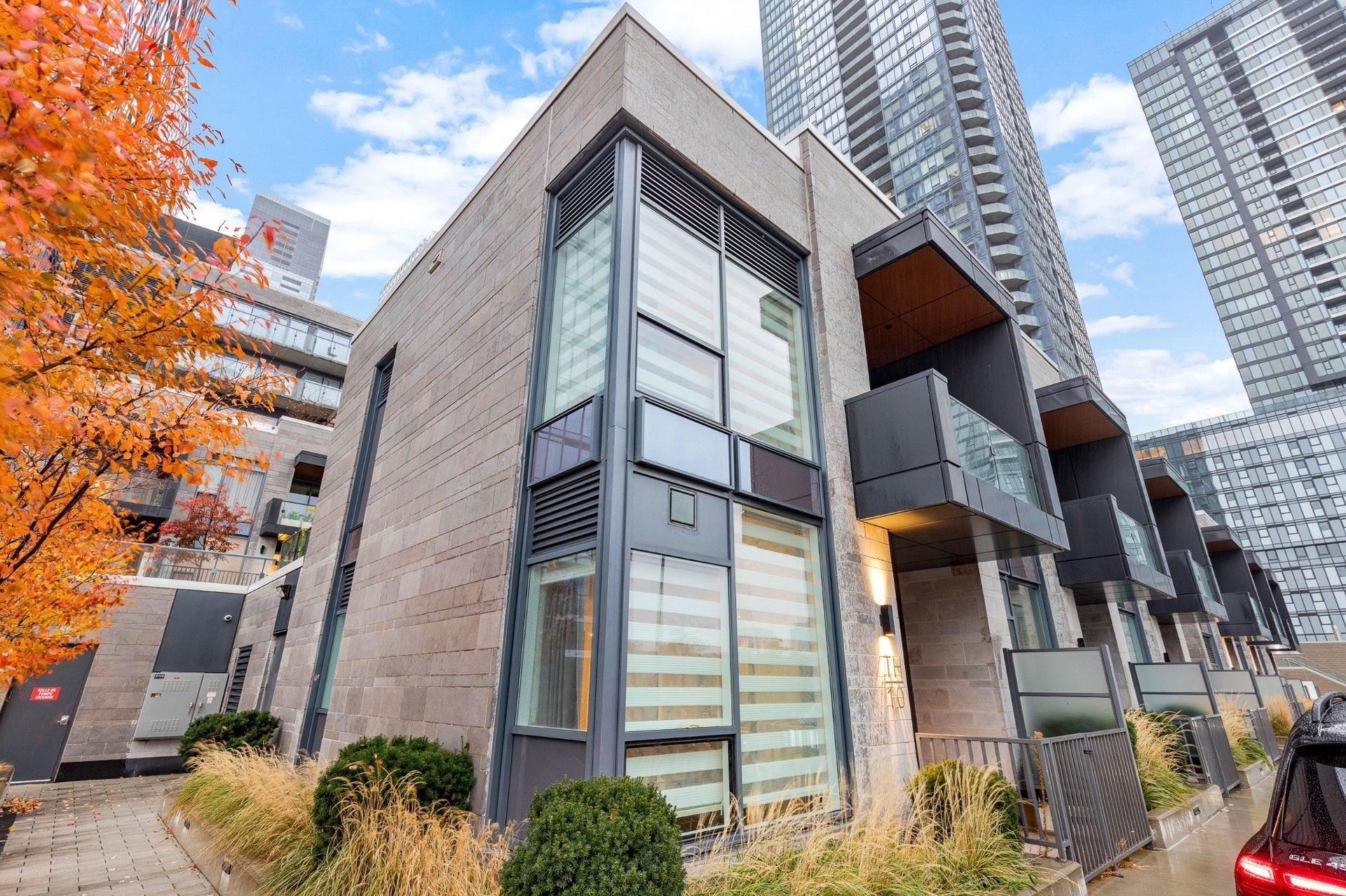 









1288


Rue St-Antoine O.

, TH10,
Montréal (Ville-Marie),




QC
H3C0X6

