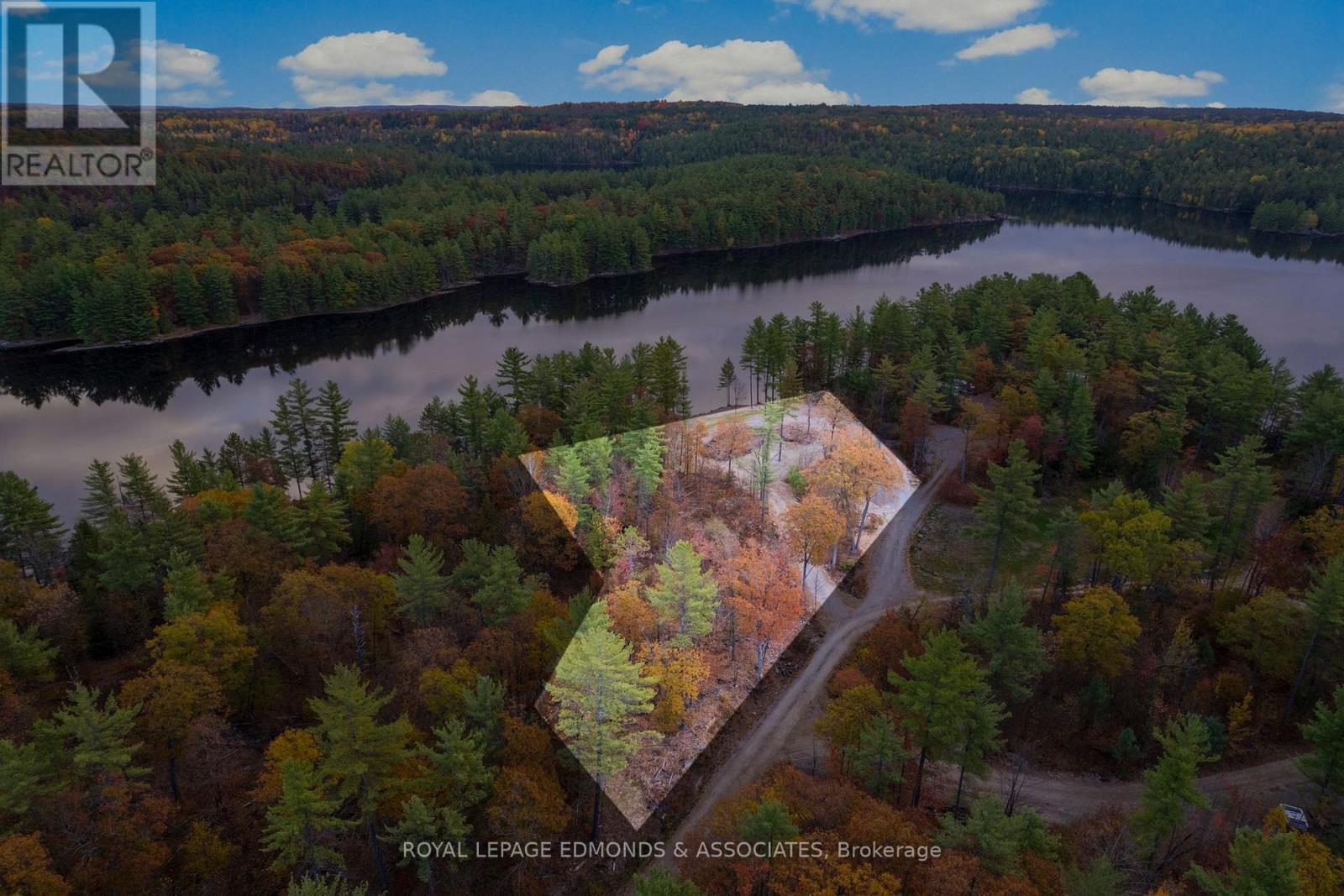 












LT 12 VOYAGEUR BAY TRAIL

,
Whitewater Region,







Ontario
K0J1V0

