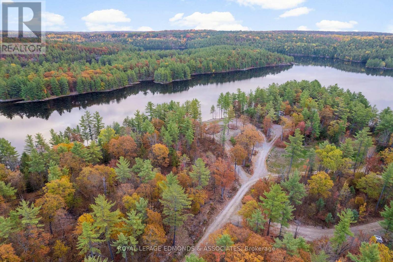 












LT 12 VOYAGEUR BAY TRAIL

,
Whitewater Region,







Ontario
K0J1V0

