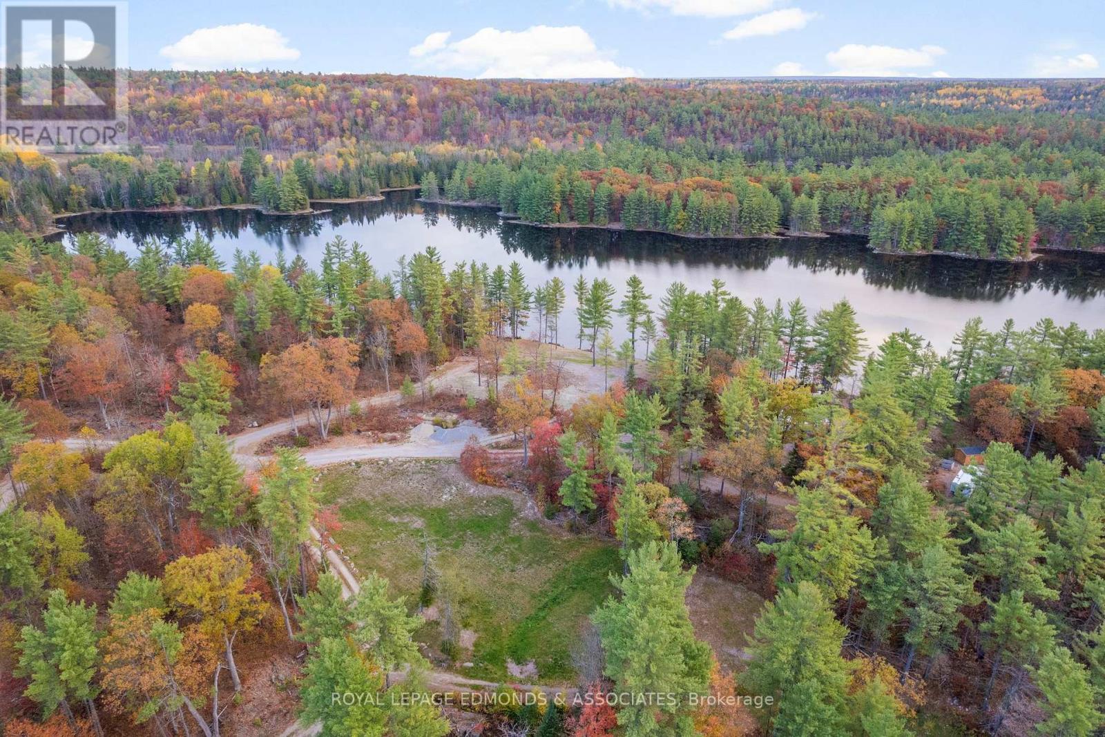 












LT 12 VOYAGEUR BAY TRAIL

,
Whitewater Region,







Ontario
K0J1V0

