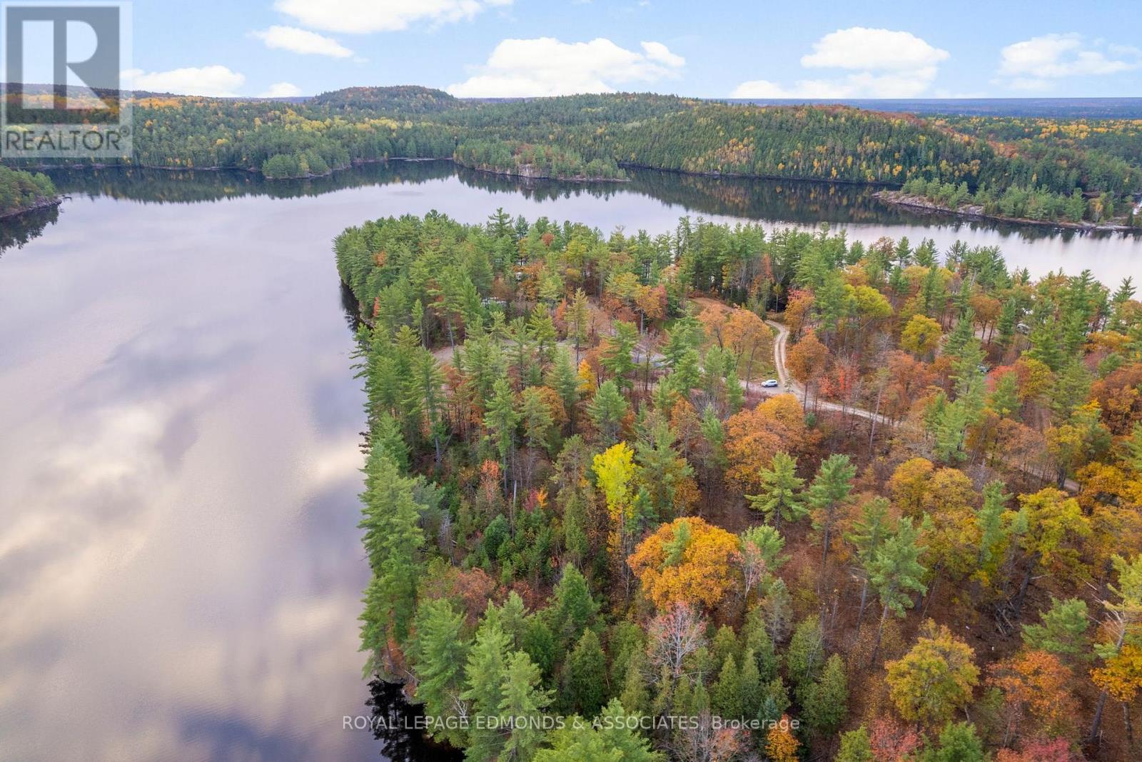 












LT 12 VOYAGEUR BAY TRAIL

,
Whitewater Region,







Ontario
K0J1V0

