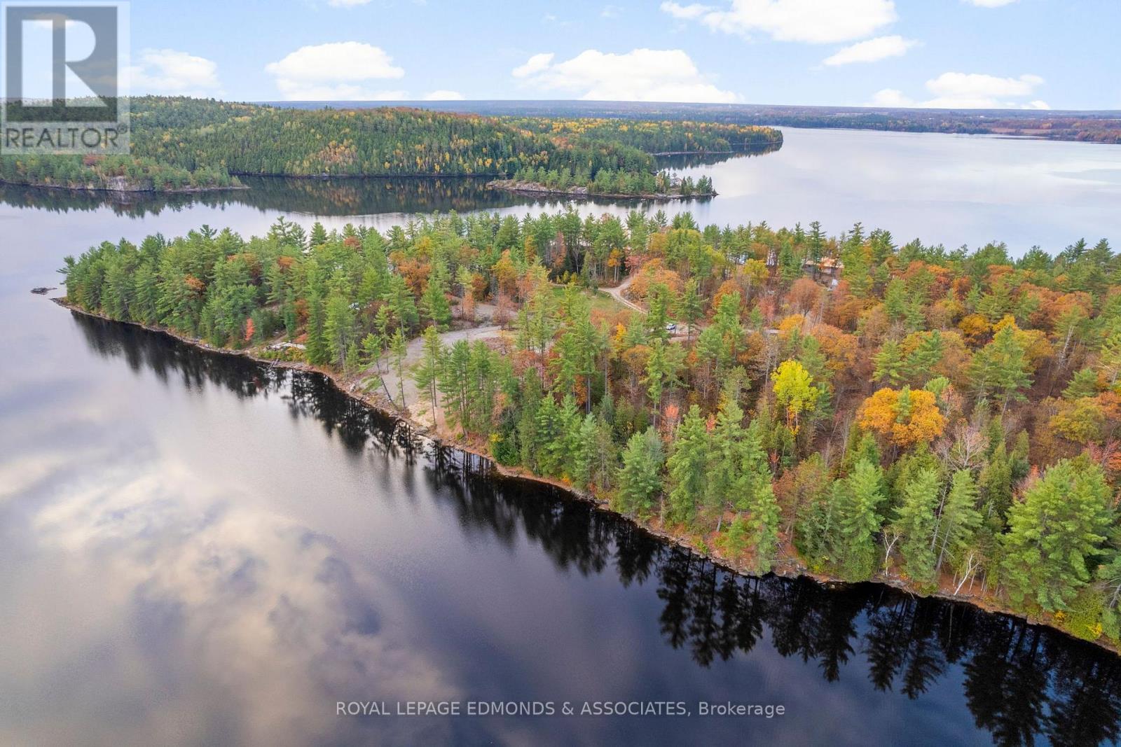 












LT 12 VOYAGEUR BAY TRAIL

,
Whitewater Region,







Ontario
K0J1V0

