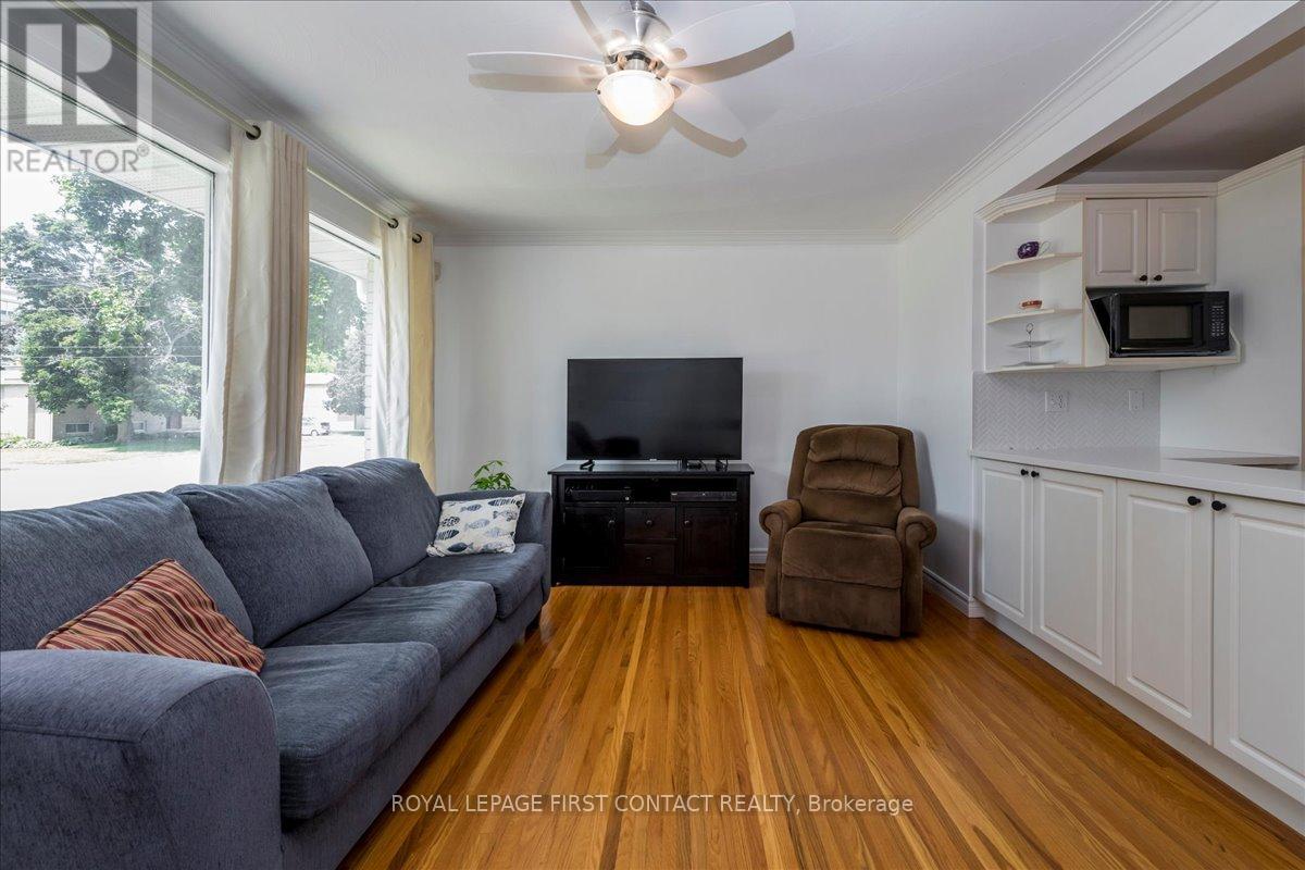 












591 OAK STREET

,
Collingwood,




Ontario
L9Y2Z2

