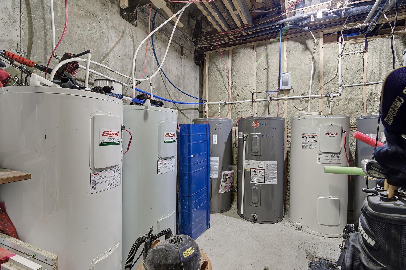 









5633

 - 5637B


14e Avenue

,
Montréal (Rosemont/La Petite-Patrie),




QC
H1X2W3

