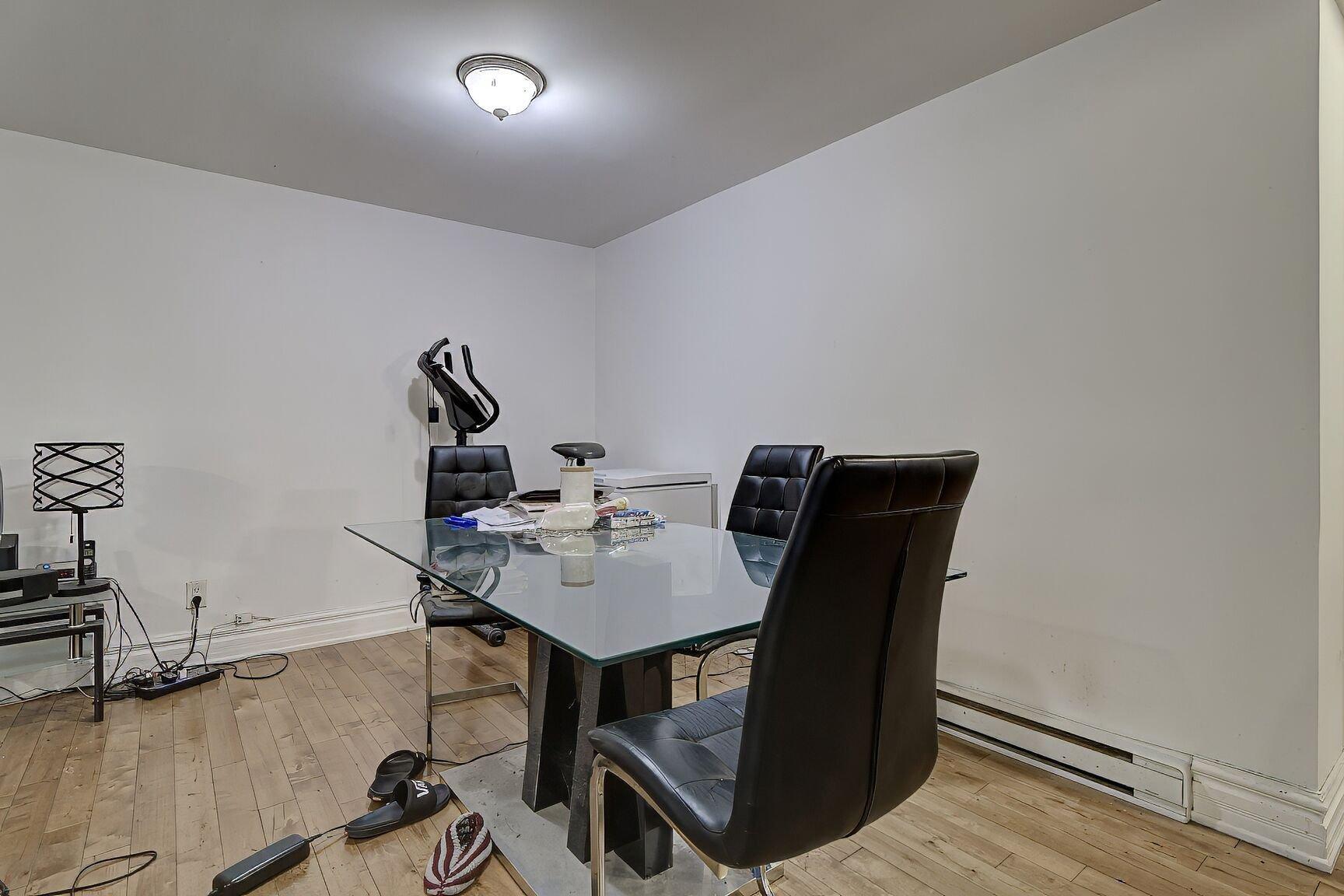 









5633

 - 5637B


14e Avenue

,
Montréal (Rosemont/La Petite-Patrie),




QC
H1X2W3

