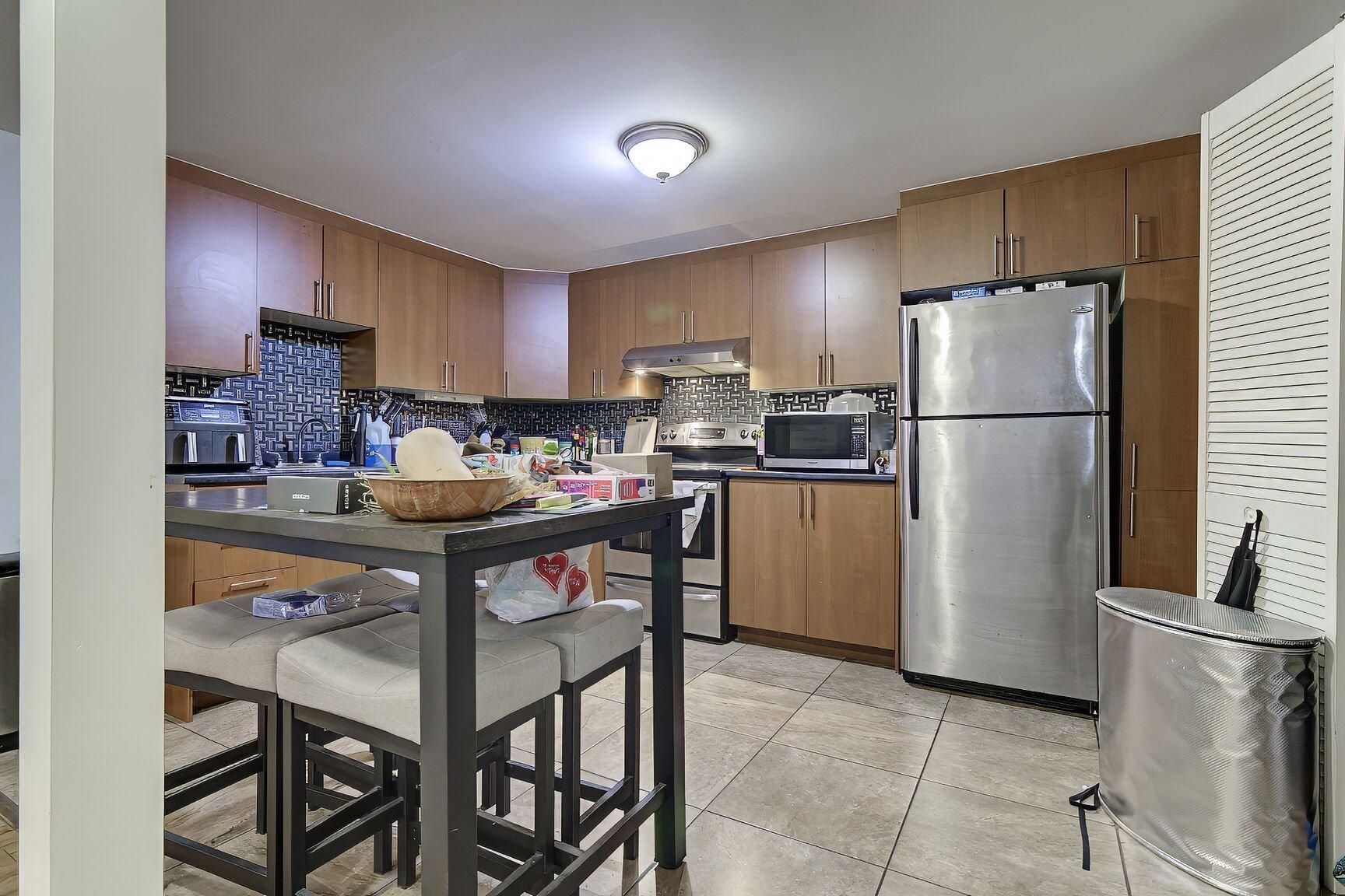 









5633

 - 5637B


14e Avenue

,
Montréal (Rosemont/La Petite-Patrie),




QC
H1X2W3

