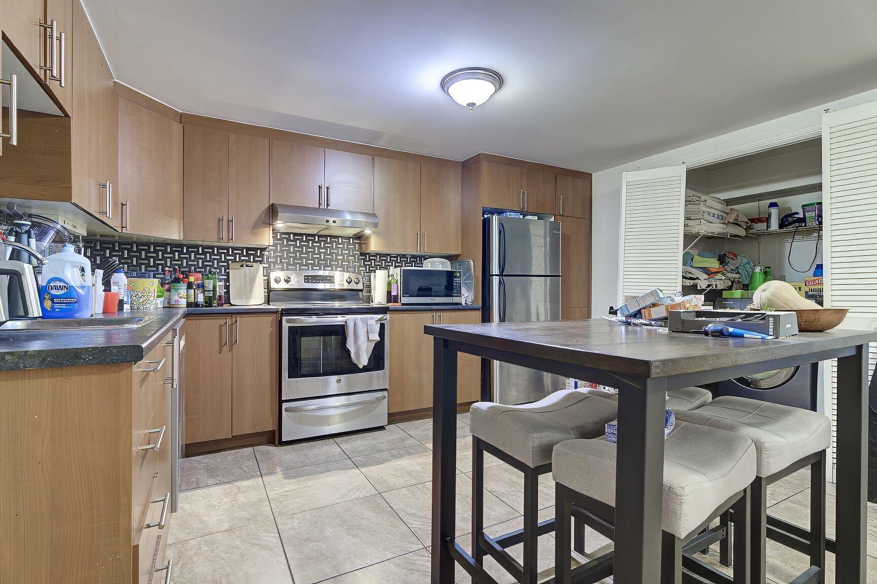 









5633

 - 5637B


14e Avenue

,
Montréal (Rosemont/La Petite-Patrie),




QC
H1X2W3

