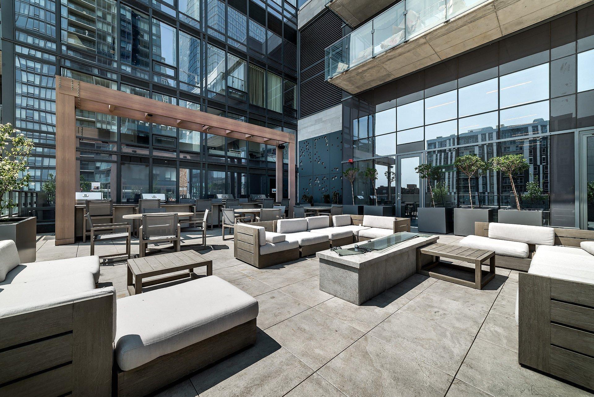 









1288


Rue St-Antoine O.

, 507,
Montréal (Ville-Marie),




QC
H3C0X6

