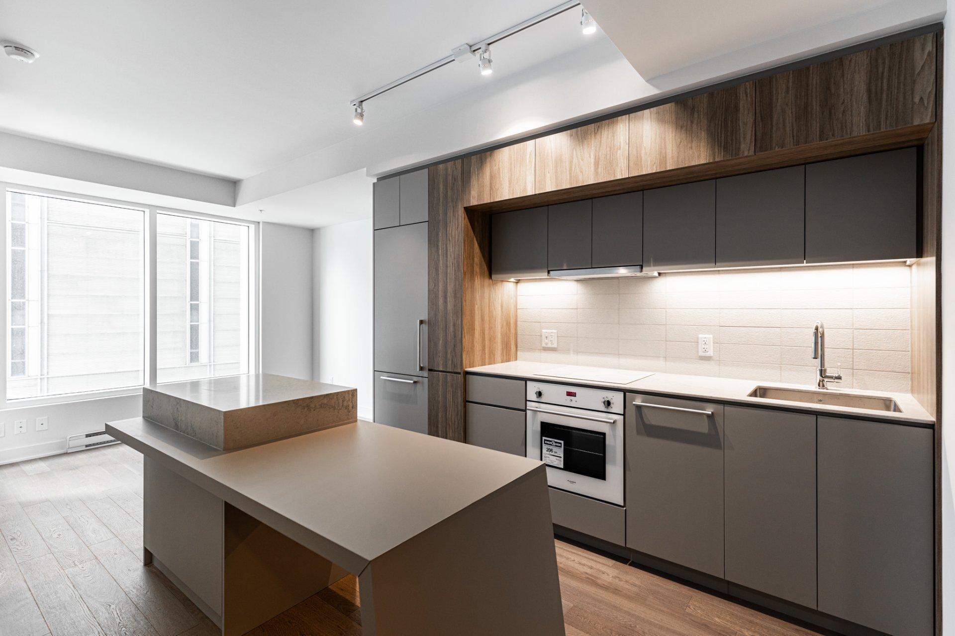 









1288


Rue St-Antoine O.

, 507,
Montréal (Ville-Marie),




QC
H3C0X6

