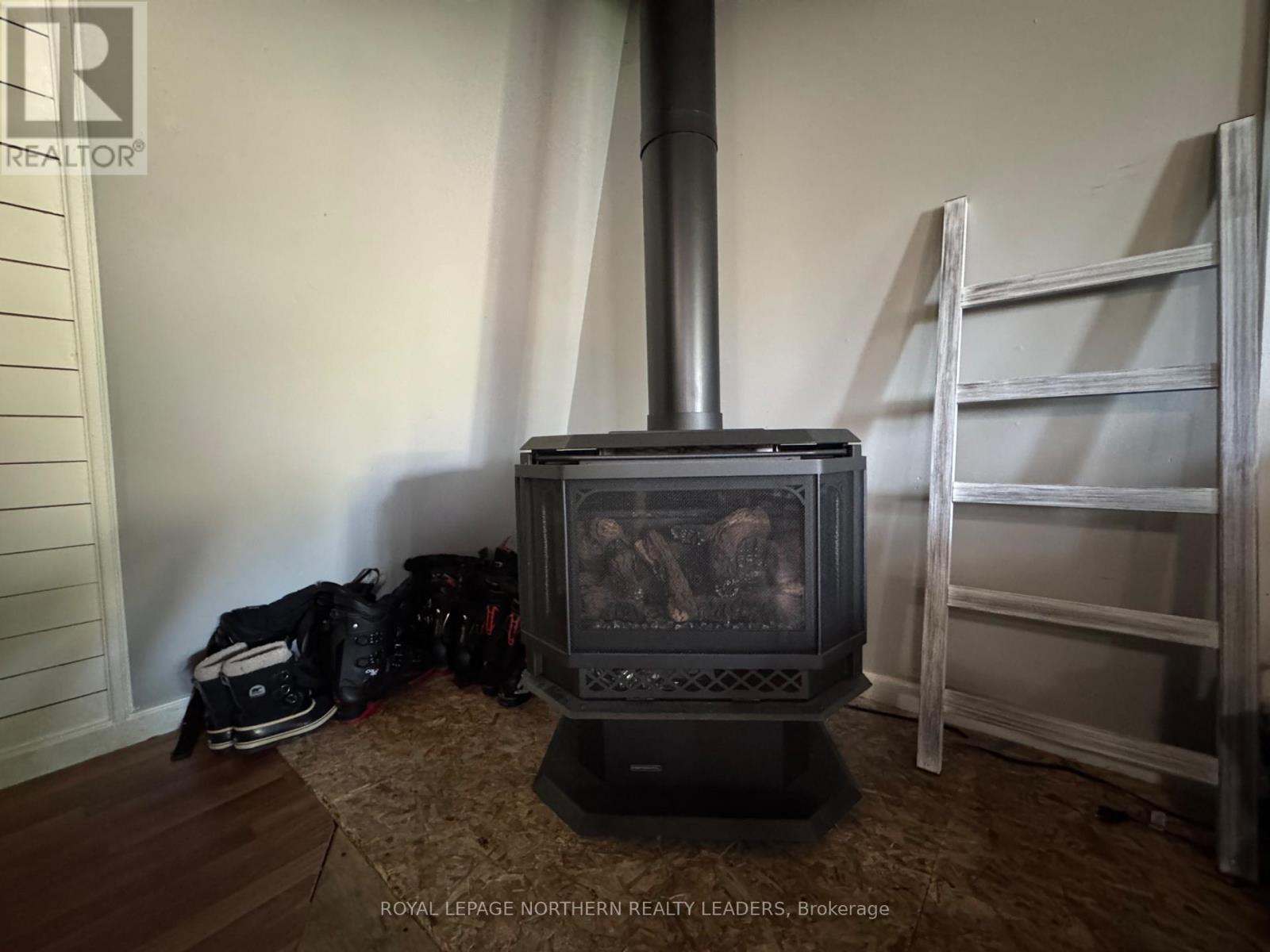 












4-5050 KAMISKOTIA ROAD

,
Timmins (MTJ - Mountjoy Rural),




Ontario
P4N7E3

