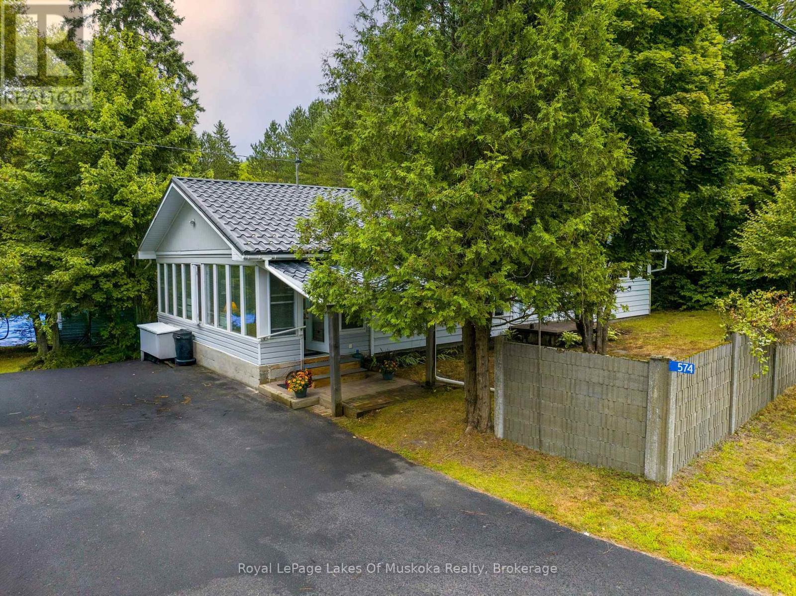 












574 RAVENSCLIFFE ROAD

,
Huntsville (Chaffey),




Ontario
P1H1N5

