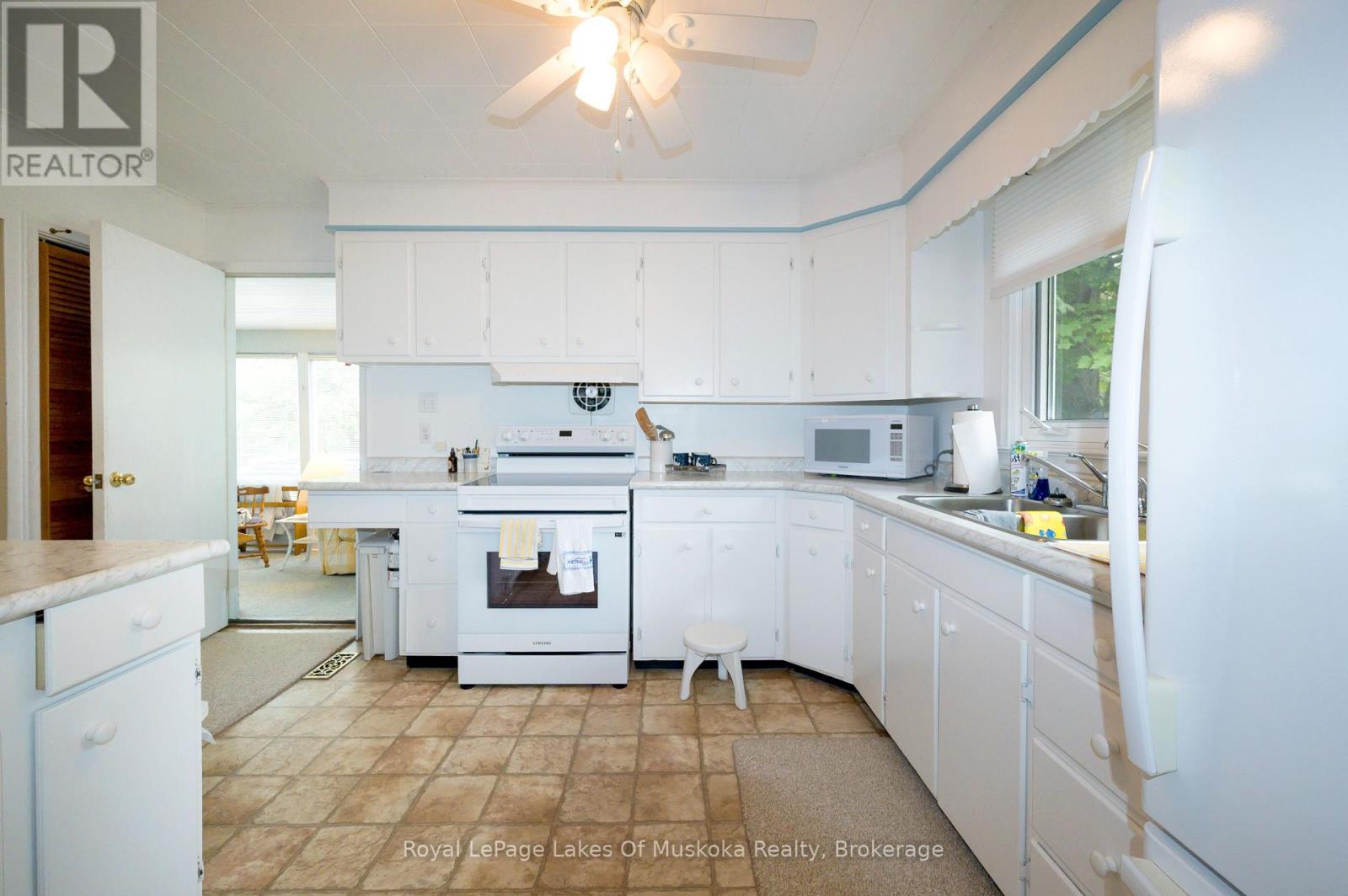 












574 RAVENSCLIFFE ROAD

,
Huntsville (Chaffey),




Ontario
P1H1N5

