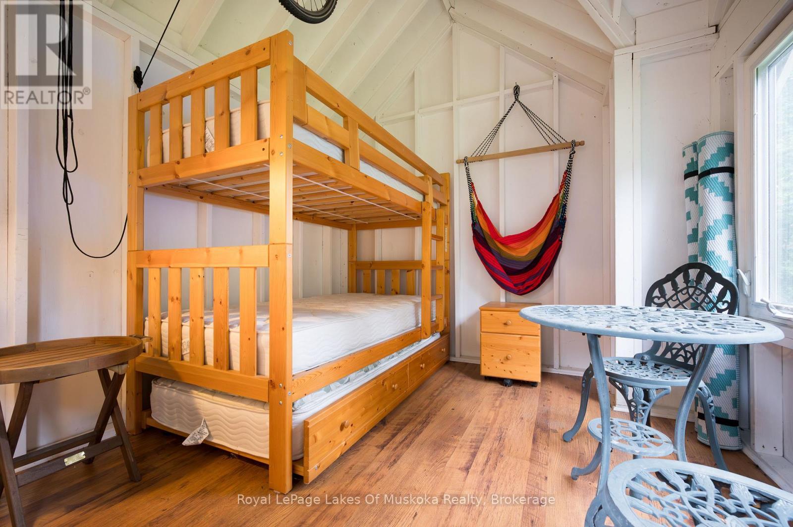 












574 RAVENSCLIFFE ROAD

,
Huntsville (Chaffey),




Ontario
P1H1N5

