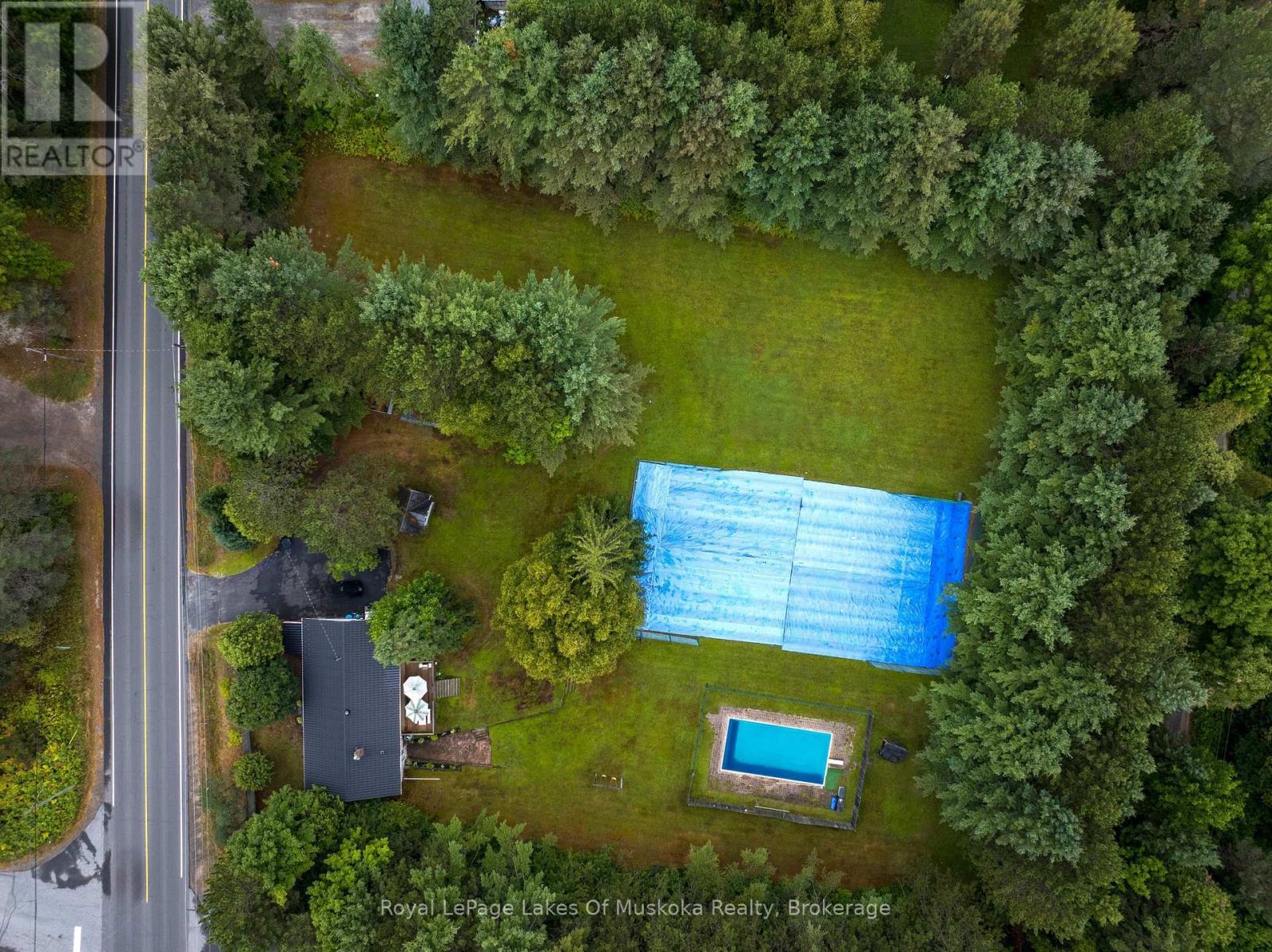 












574 RAVENSCLIFFE ROAD

,
Huntsville (Chaffey),




Ontario
P1H1N5

