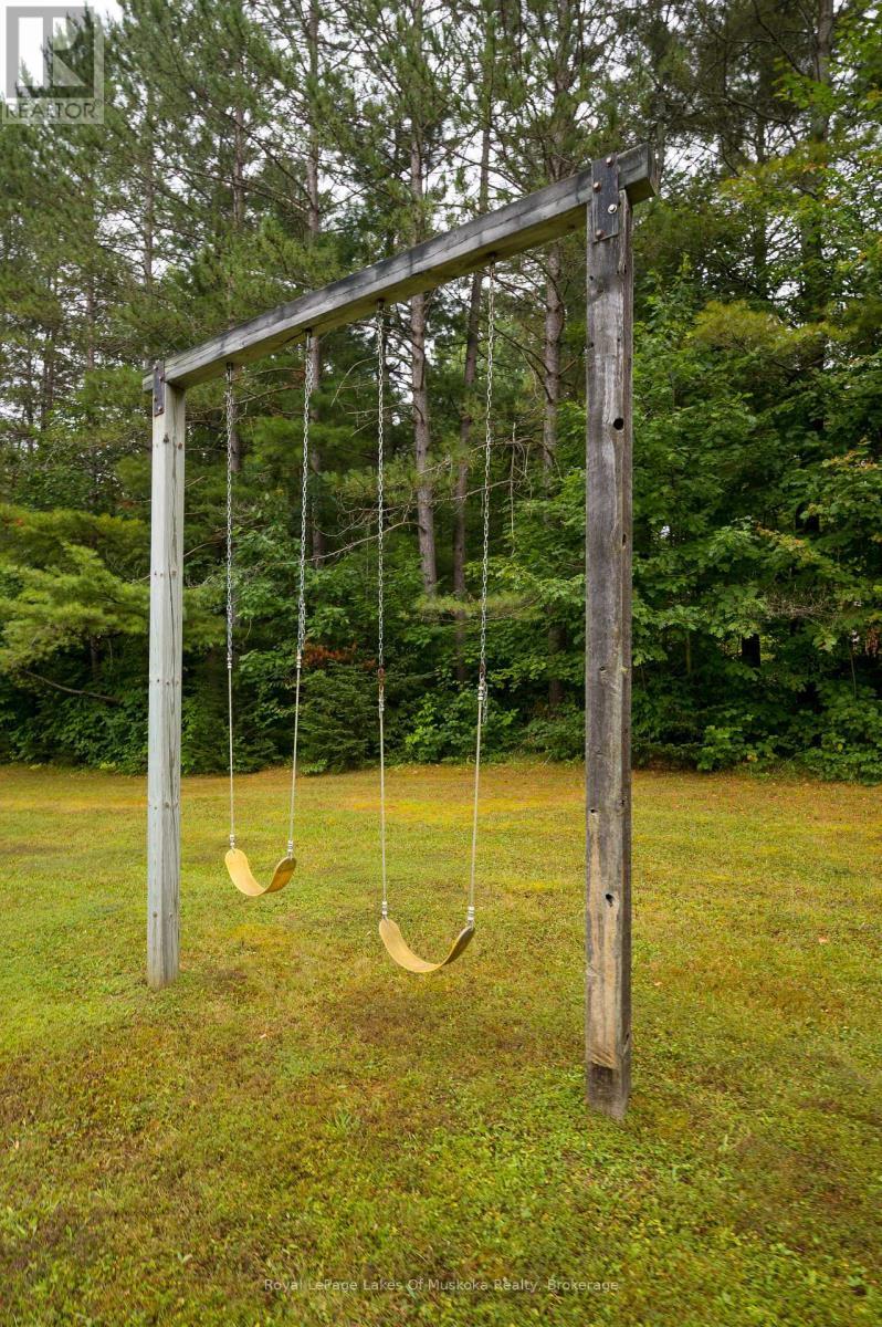 












574 RAVENSCLIFFE ROAD

,
Huntsville (Chaffey),




Ontario
P1H1N5

