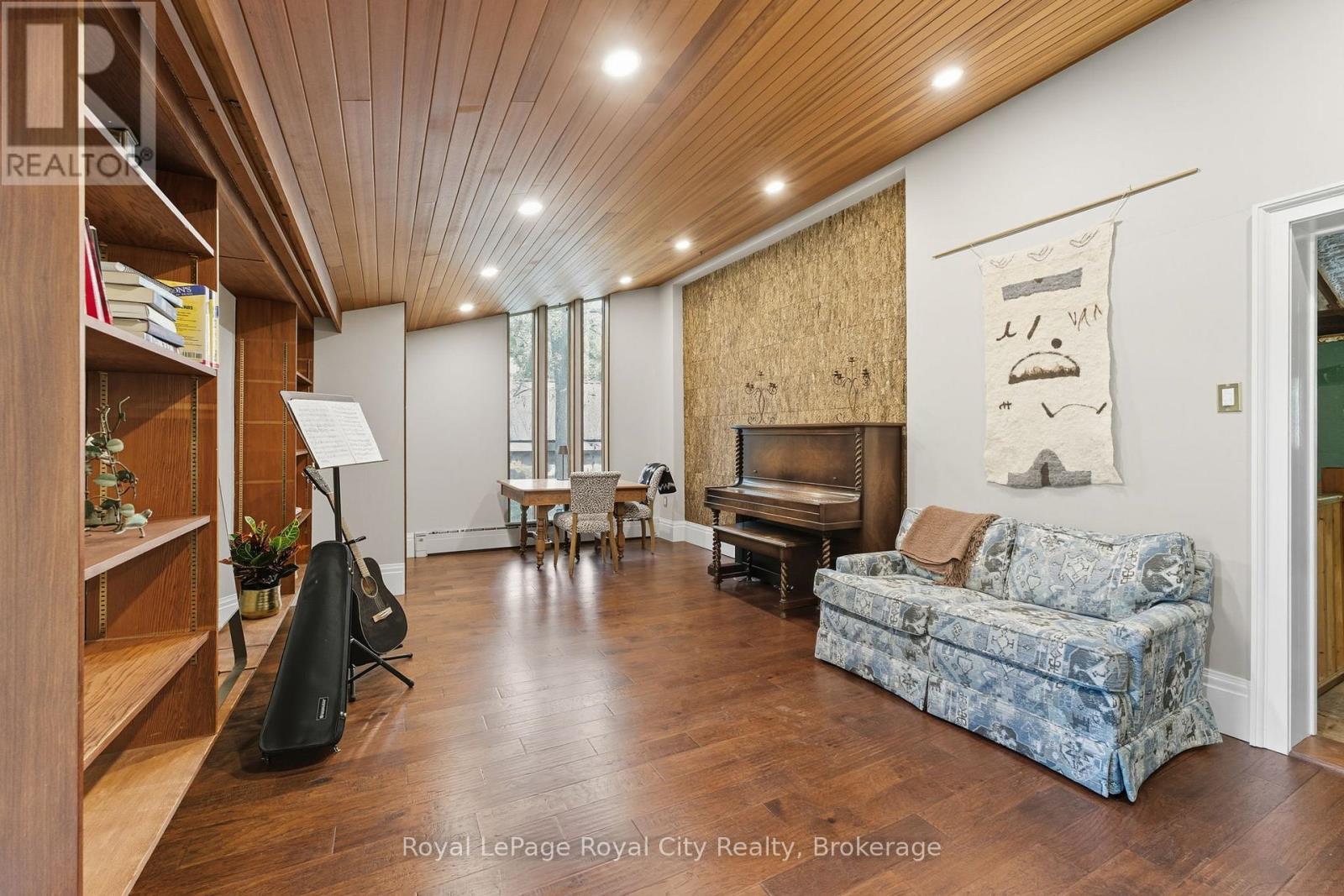 












66 OLD MILL ROAD

,
Cambridge,




Ontario
N3H4R8

