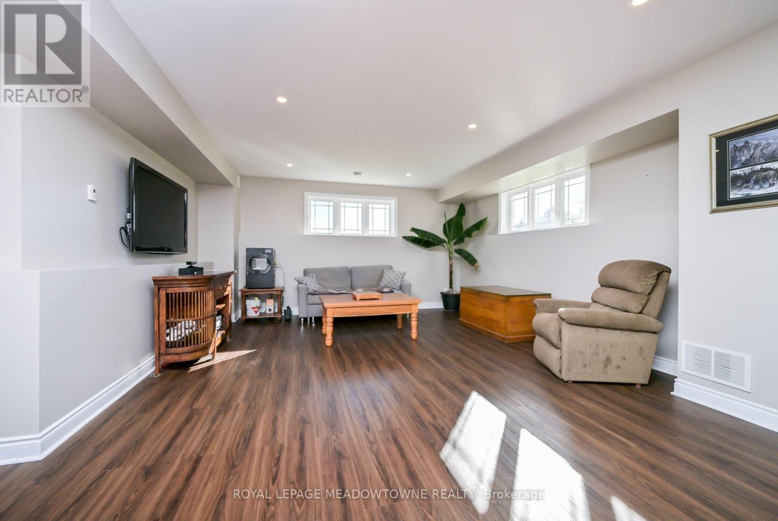 












515199 2ND LINE

,
Amaranth,




Ontario
L9W0S7

