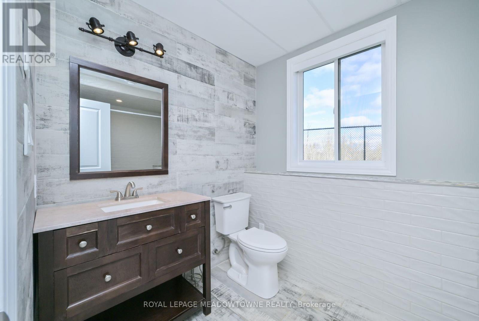 












515199 2ND LINE

,
Amaranth,




Ontario
L9W0S7

