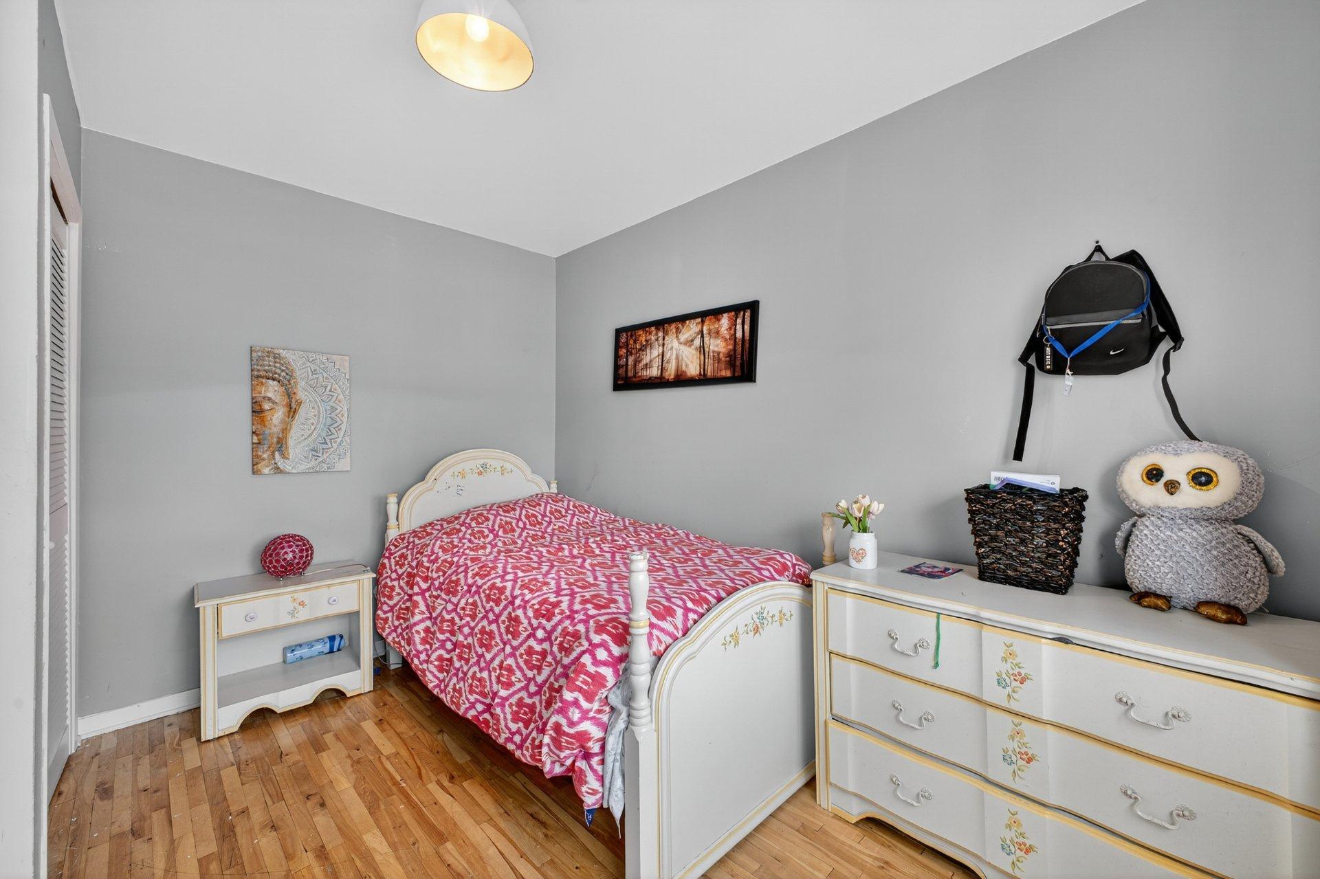 









1856


8e Avenue

,
Montréal (Rivière-des-Prairies/Pointe-aux-Trembles),




QC
H1B4H6

