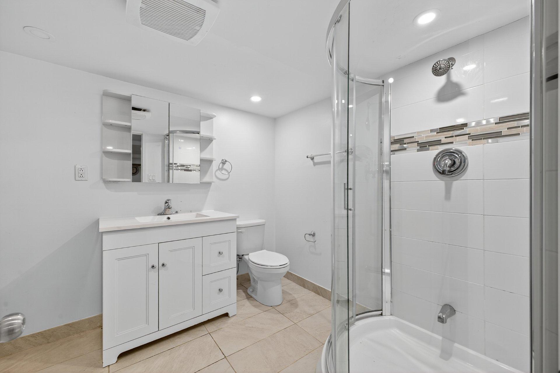 









1856


8e Avenue

,
Montréal (Rivière-des-Prairies/Pointe-aux-Trembles),




QC
H1B4H6

