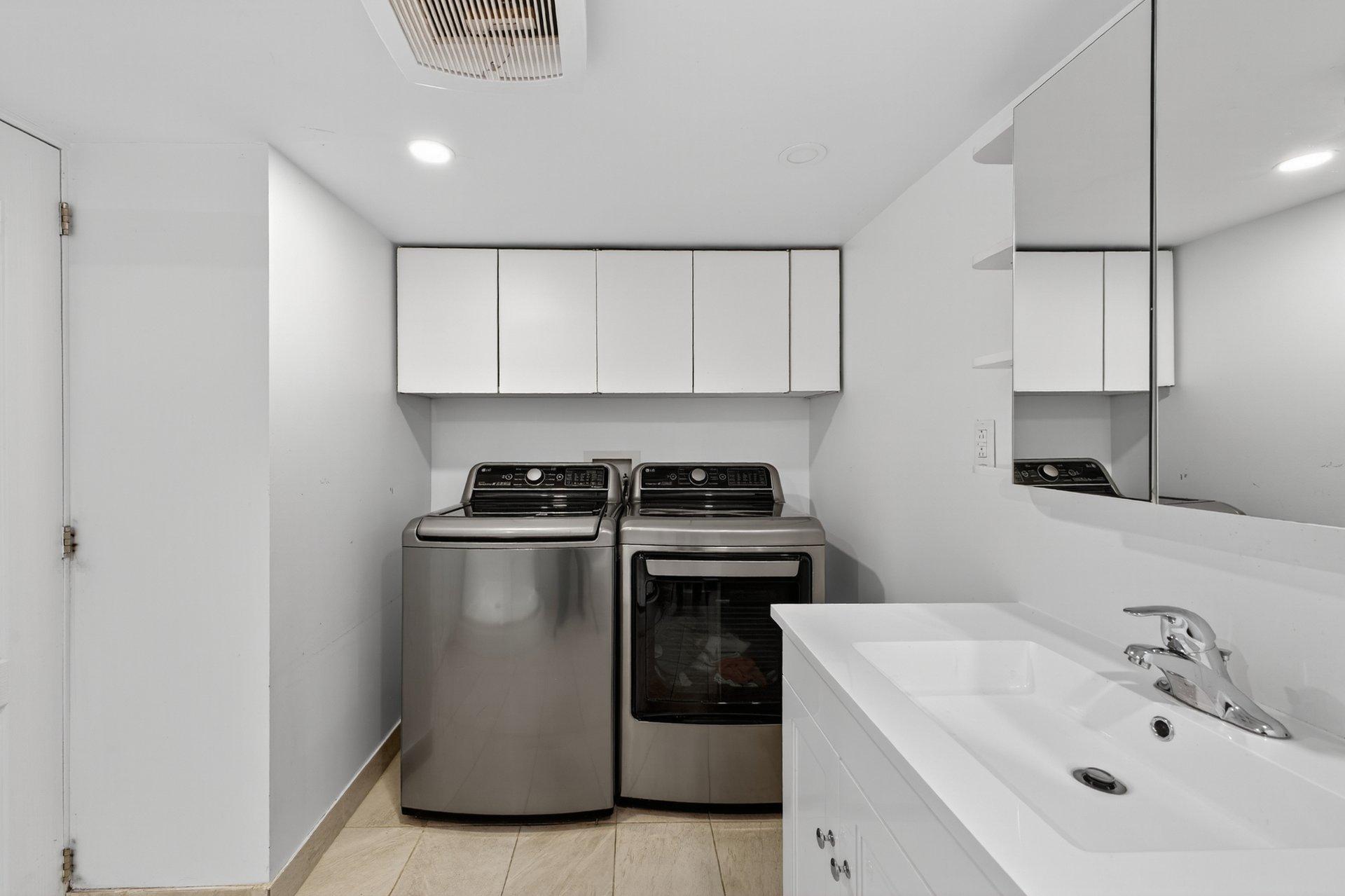 









1856


8e Avenue

,
Montréal (Rivière-des-Prairies/Pointe-aux-Trembles),




QC
H1B4H6

