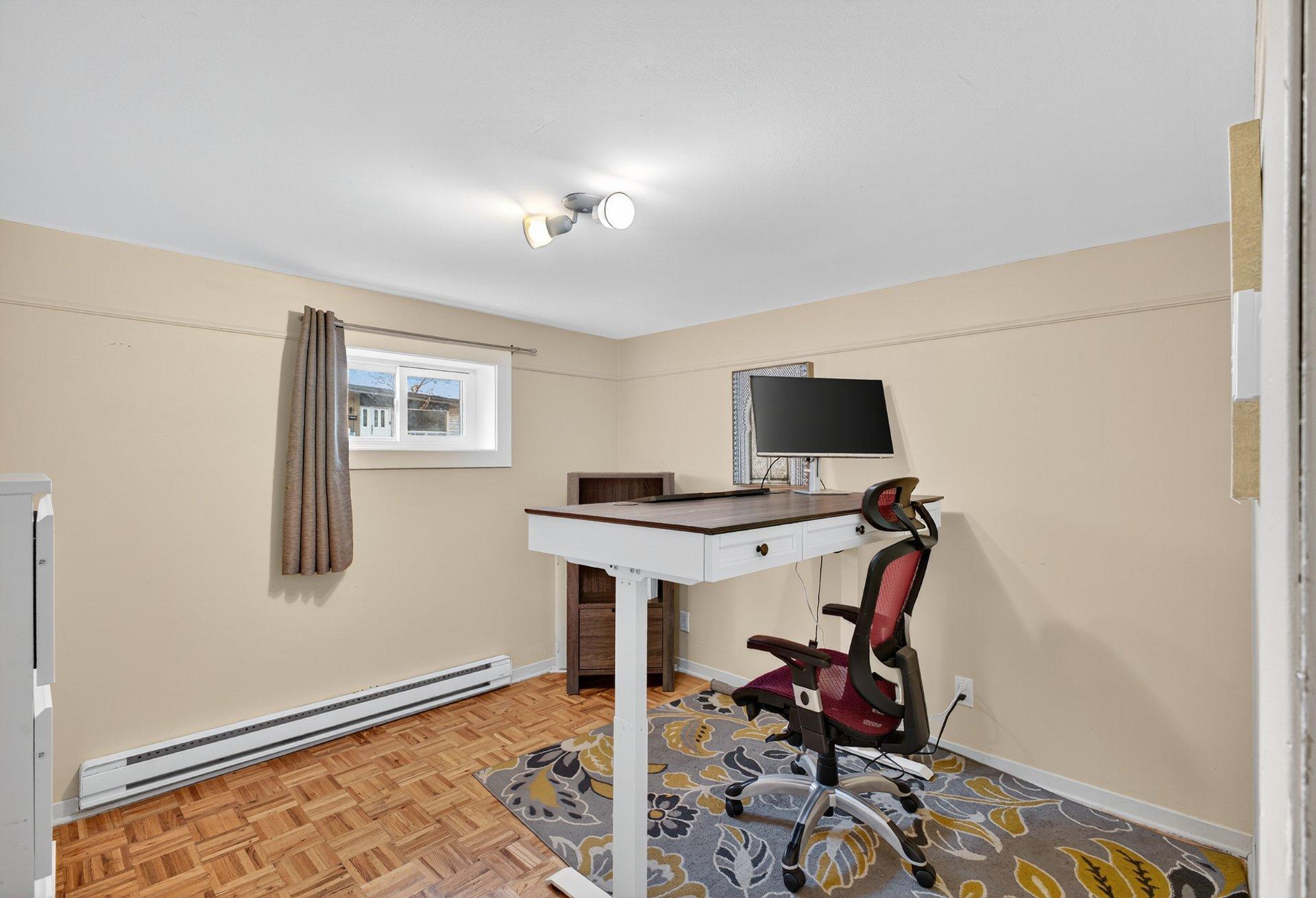 









1856


8e Avenue

,
Montréal (Rivière-des-Prairies/Pointe-aux-Trembles),




QC
H1B4H6

