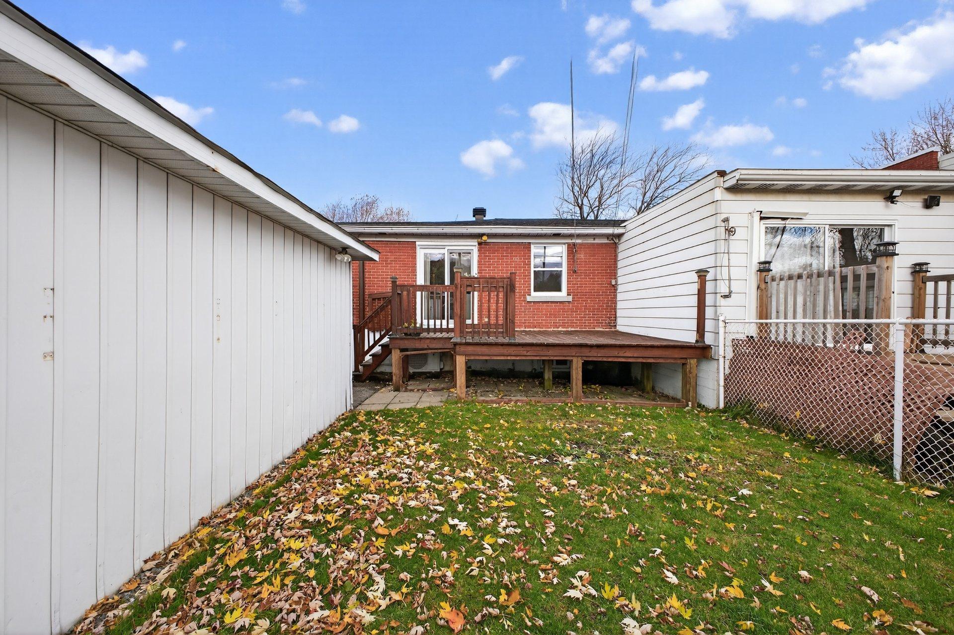 









1856


8e Avenue

,
Montréal (Rivière-des-Prairies/Pointe-aux-Trembles),




QC
H1B4H6

