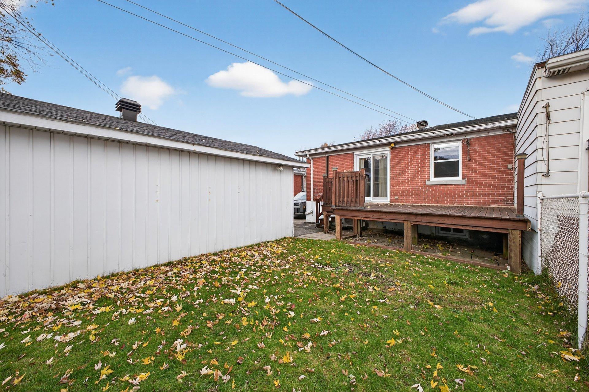 









1856


8e Avenue

,
Montréal (Rivière-des-Prairies/Pointe-aux-Trembles),




QC
H1B4H6

