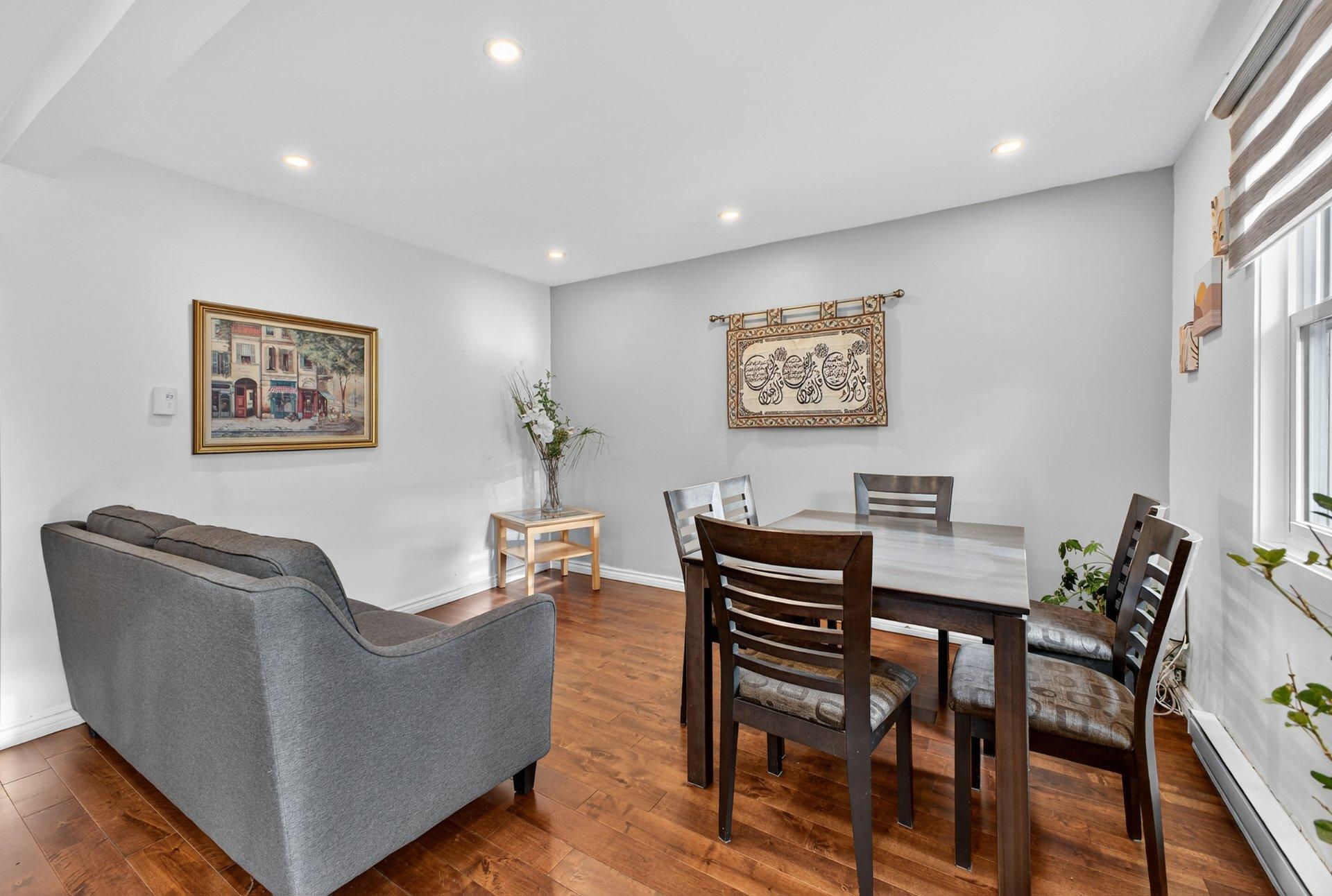 









1856


8e Avenue

,
Montréal (Rivière-des-Prairies/Pointe-aux-Trembles),




QC
H1B4H6

