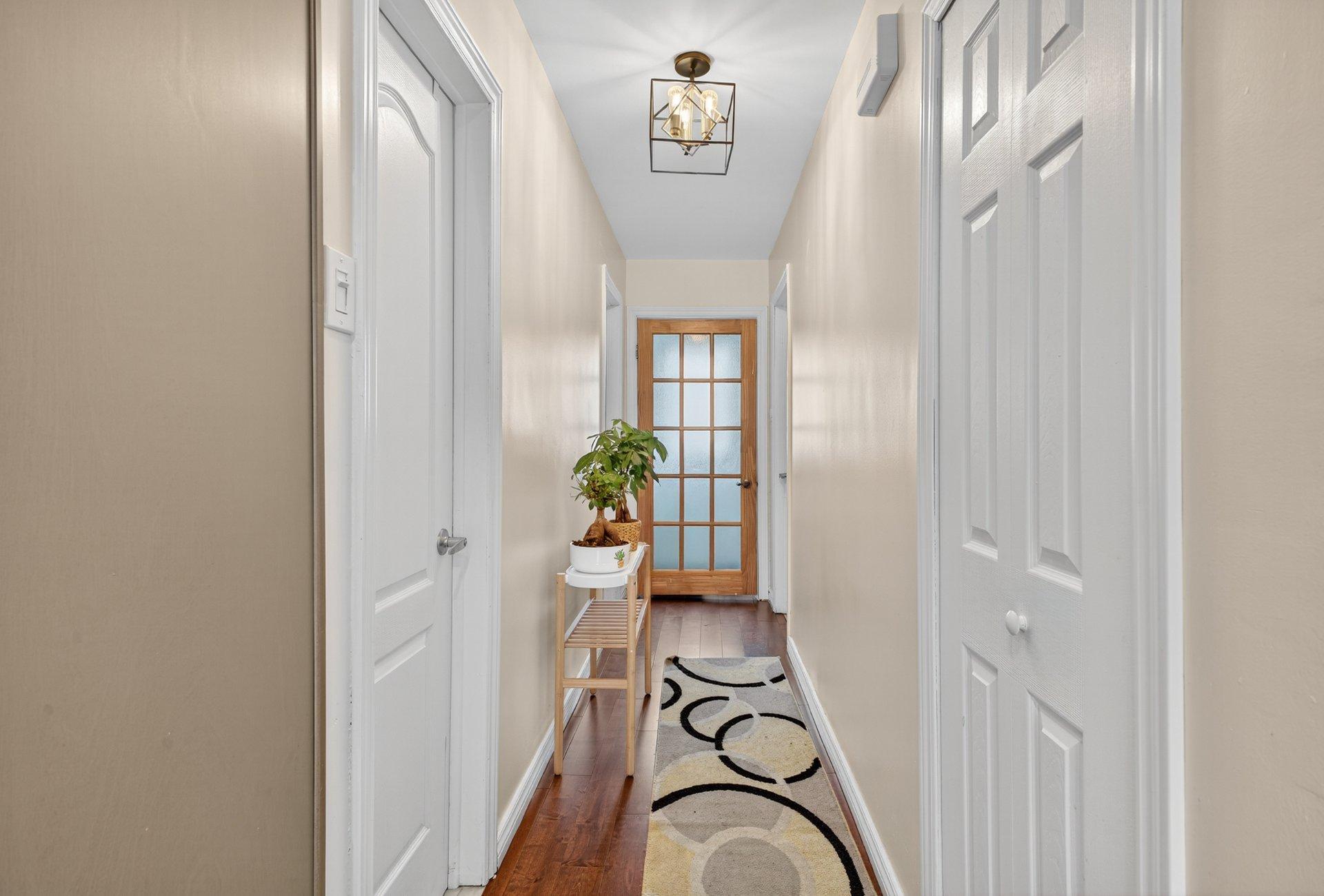 









1856


8e Avenue

,
Montréal (Rivière-des-Prairies/Pointe-aux-Trembles),




QC
H1B4H6

