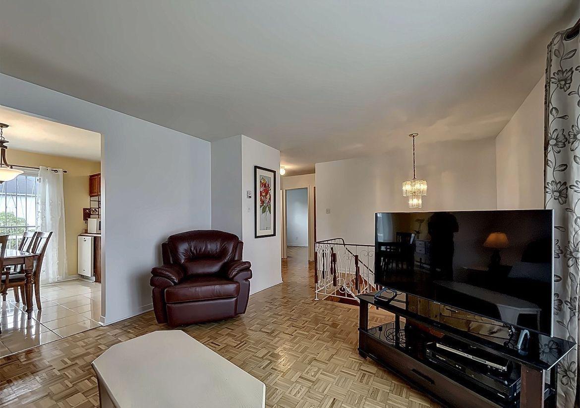 









2047


Rue de Coblence

,
Laval (Vimont),




QC
H7M3W7

