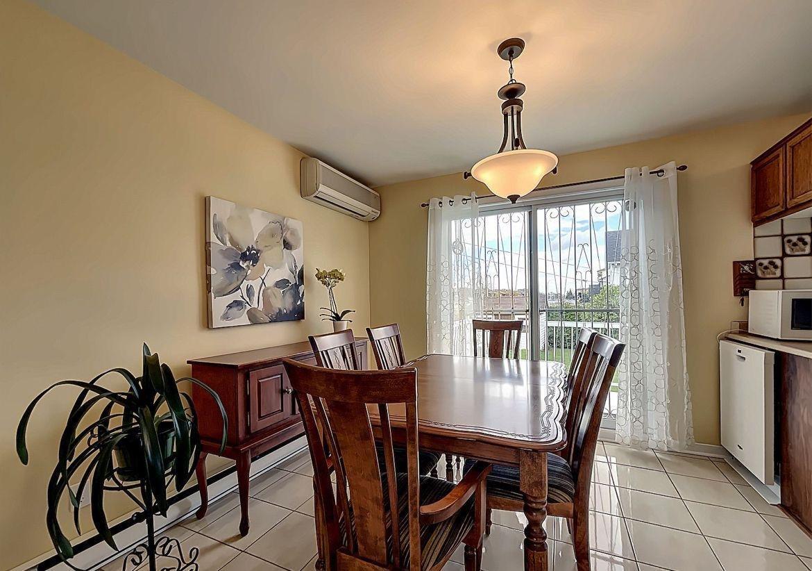 









2047


Rue de Coblence

,
Laval (Vimont),




QC
H7M3W7

