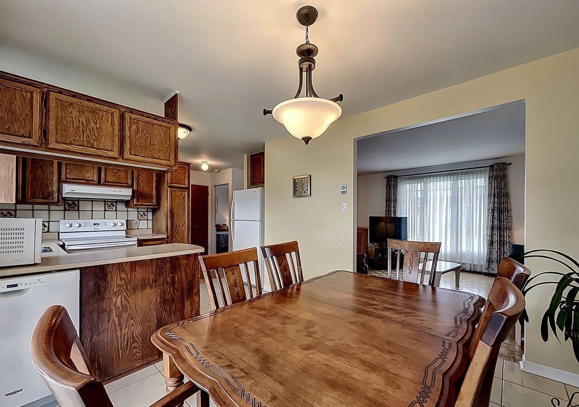 









2047


Rue de Coblence

,
Laval (Vimont),




QC
H7M3W7

