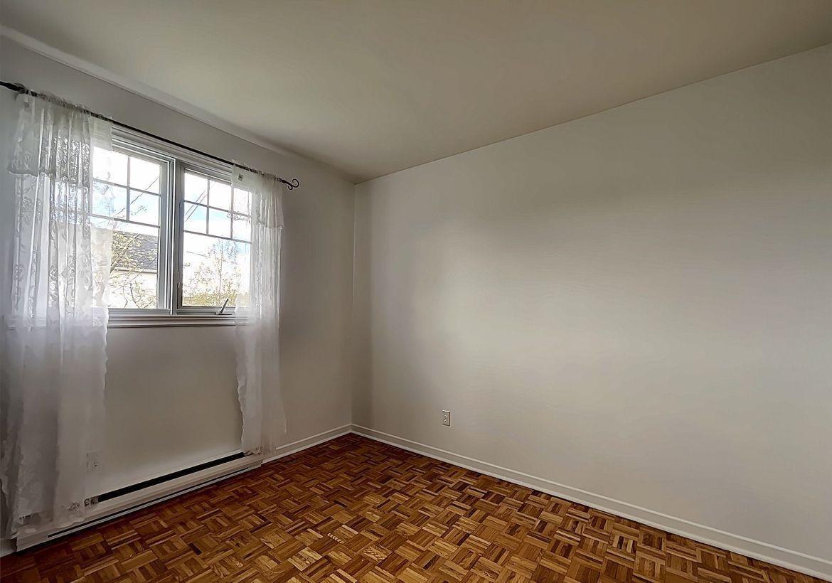 









2047


Rue de Coblence

,
Laval (Vimont),




QC
H7M3W7

