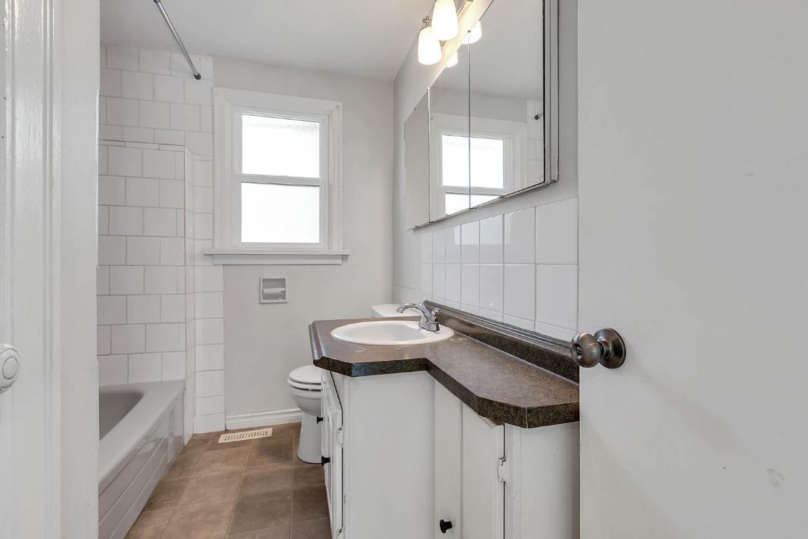 









550


Patterson

Avenue,
Kelowna,




BC
V1Y 5C6

